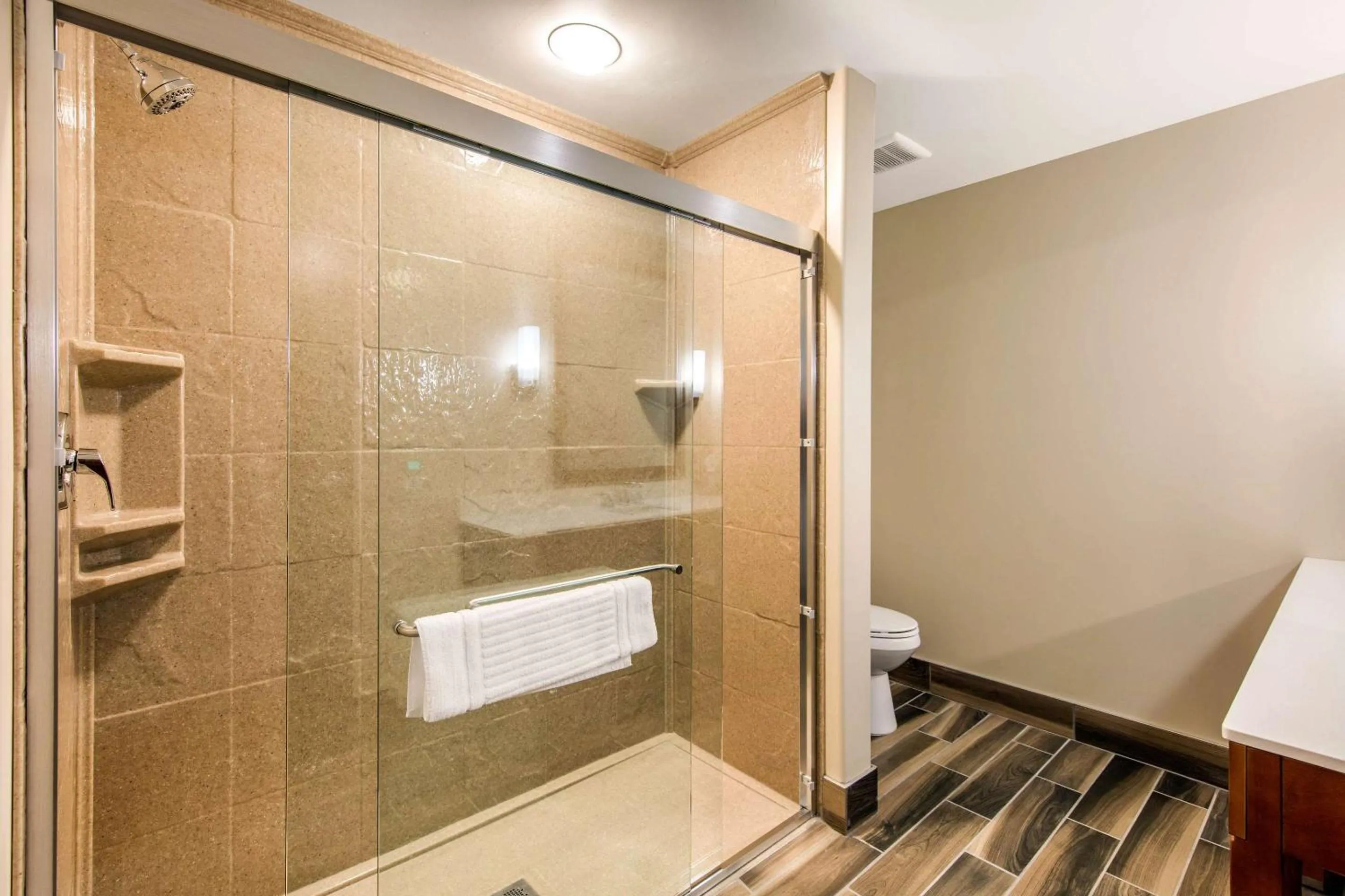 Bedroom, Bed in Comfort Suites Liberal North