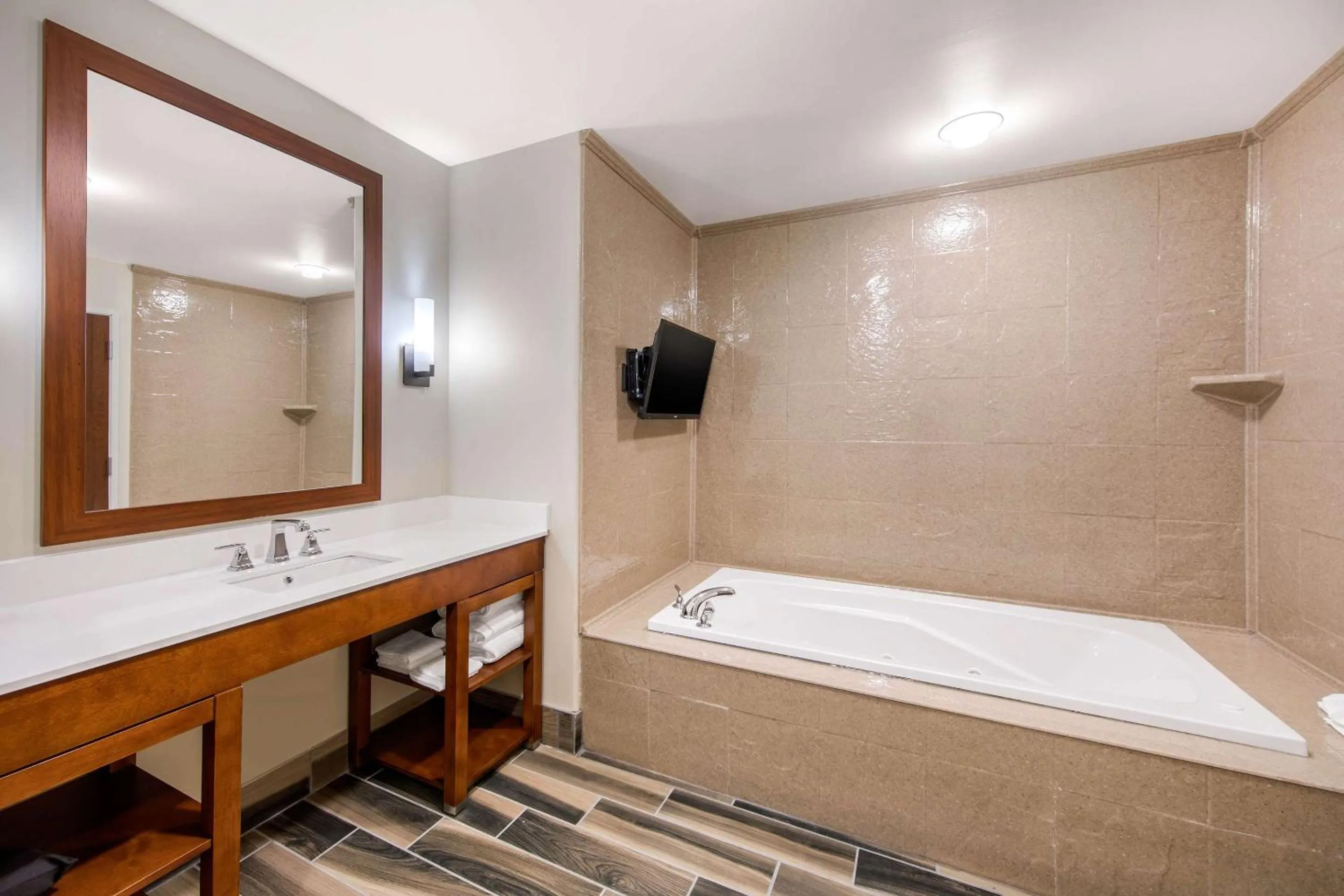 Bedroom in Comfort Suites Liberal North