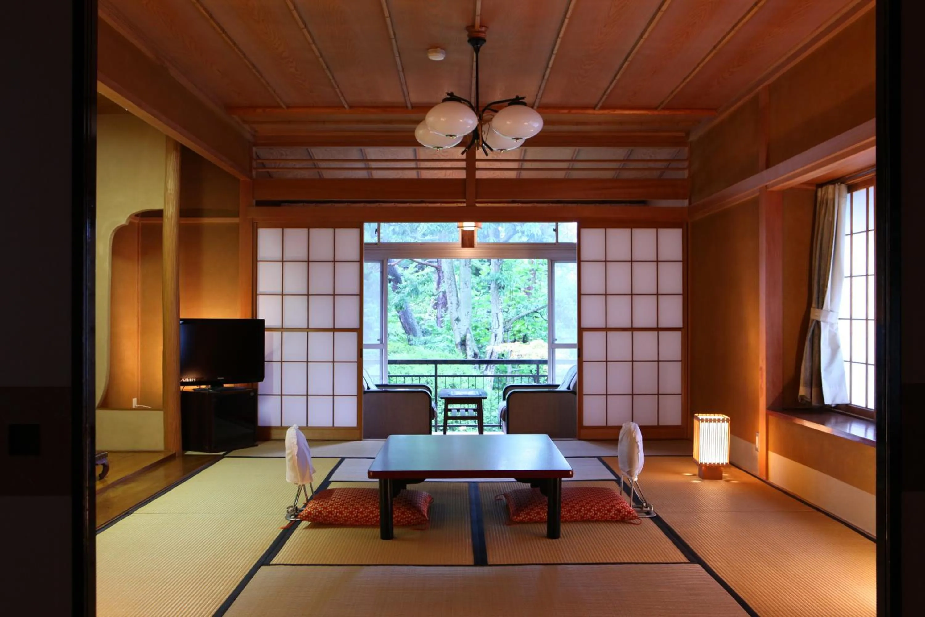 Photo of the whole room in Yudanaka Yumoto