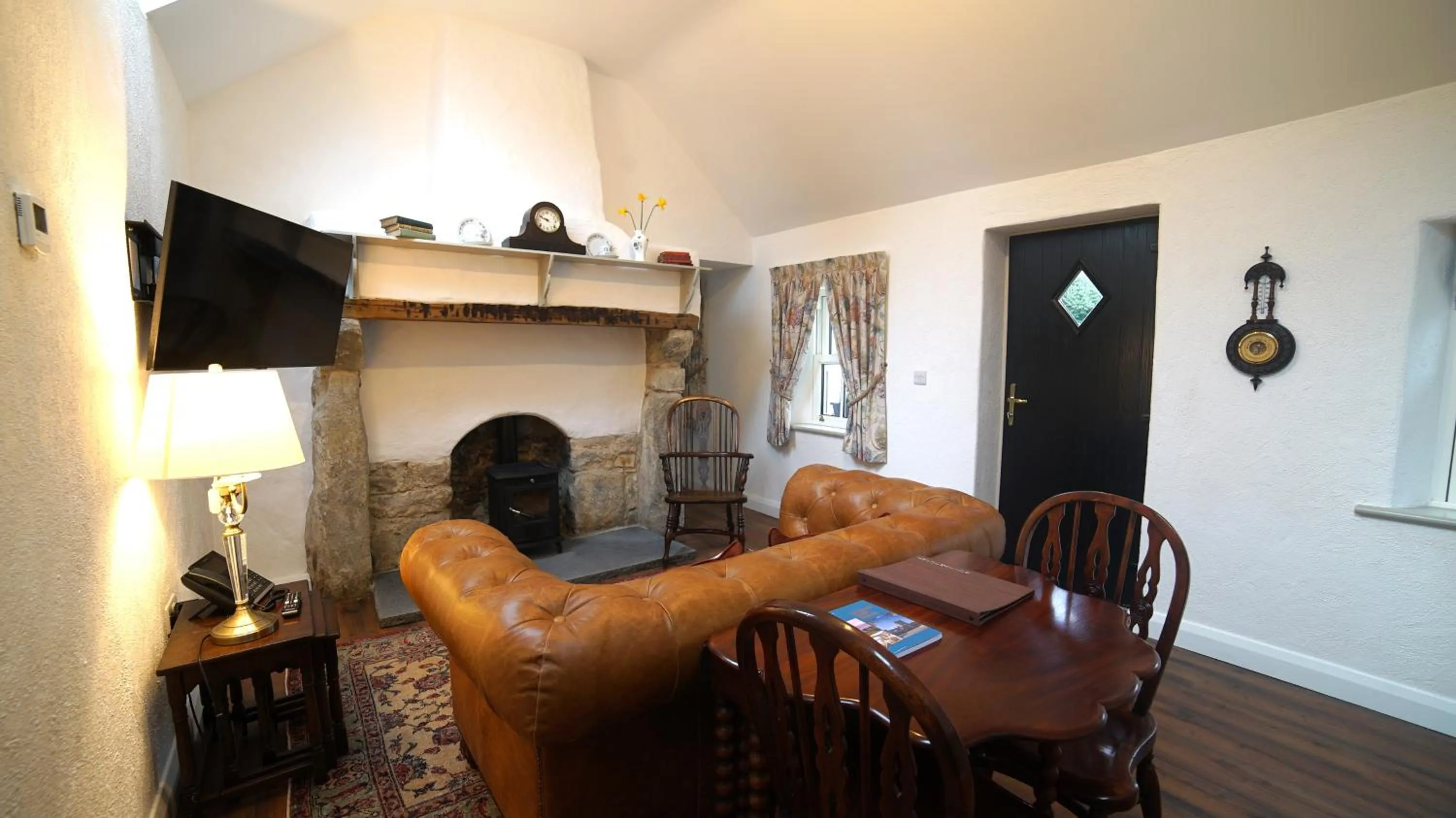 Communal lounge/ TV room in Killeavy Castle Estate