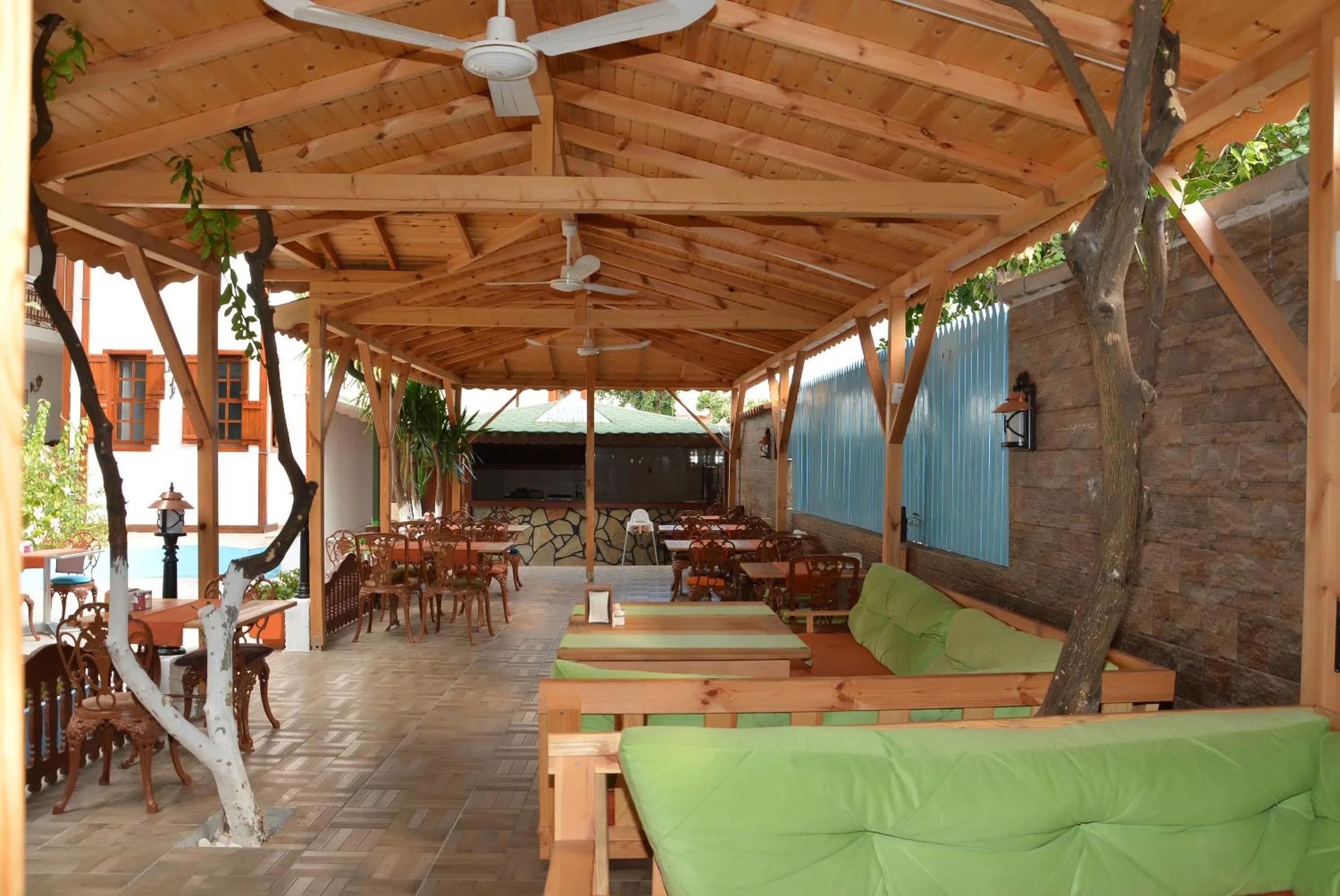 Restaurant/places to eat in Kaliptus Hotel