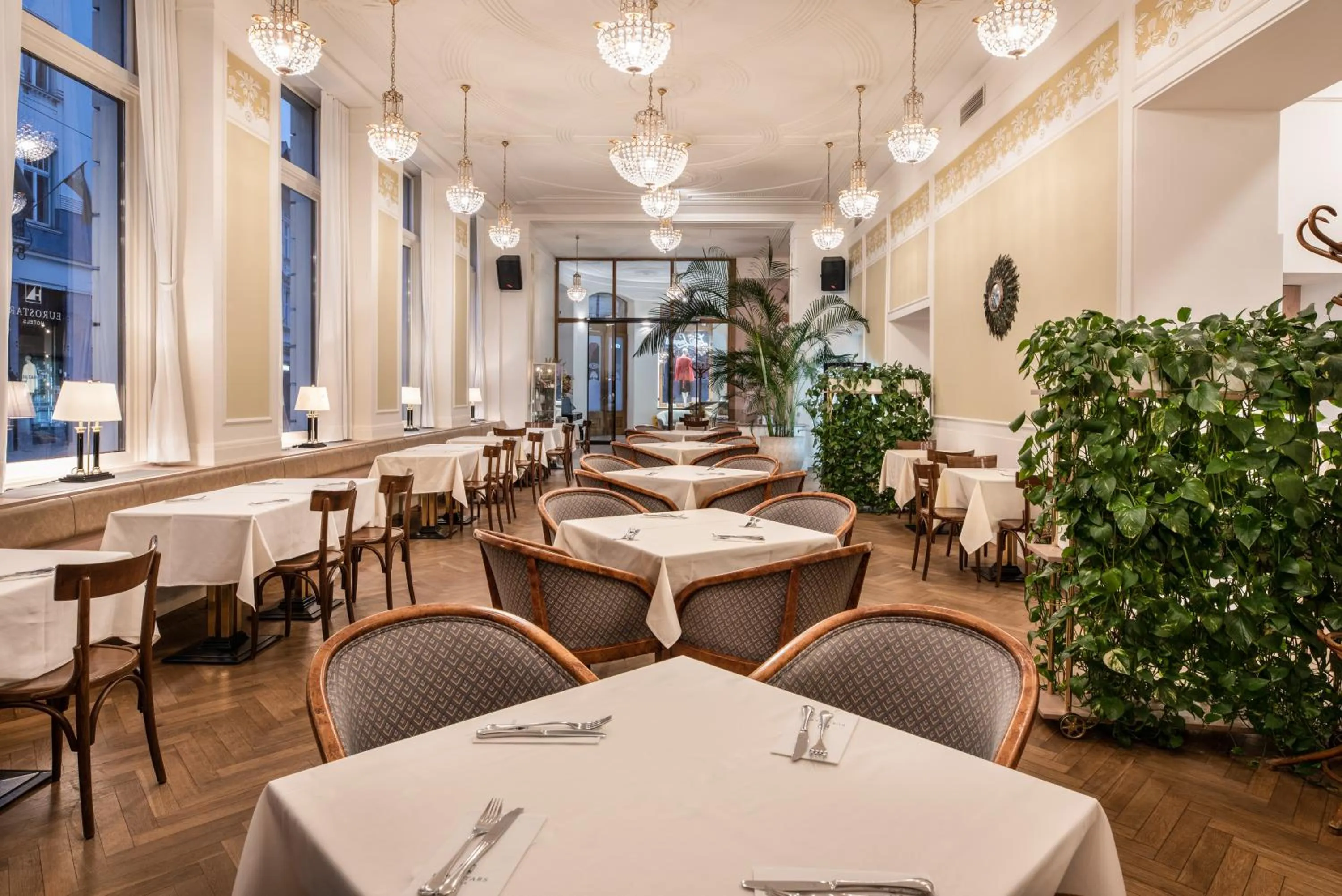 Restaurant/places to eat in Grand Hotel Union Eurostars