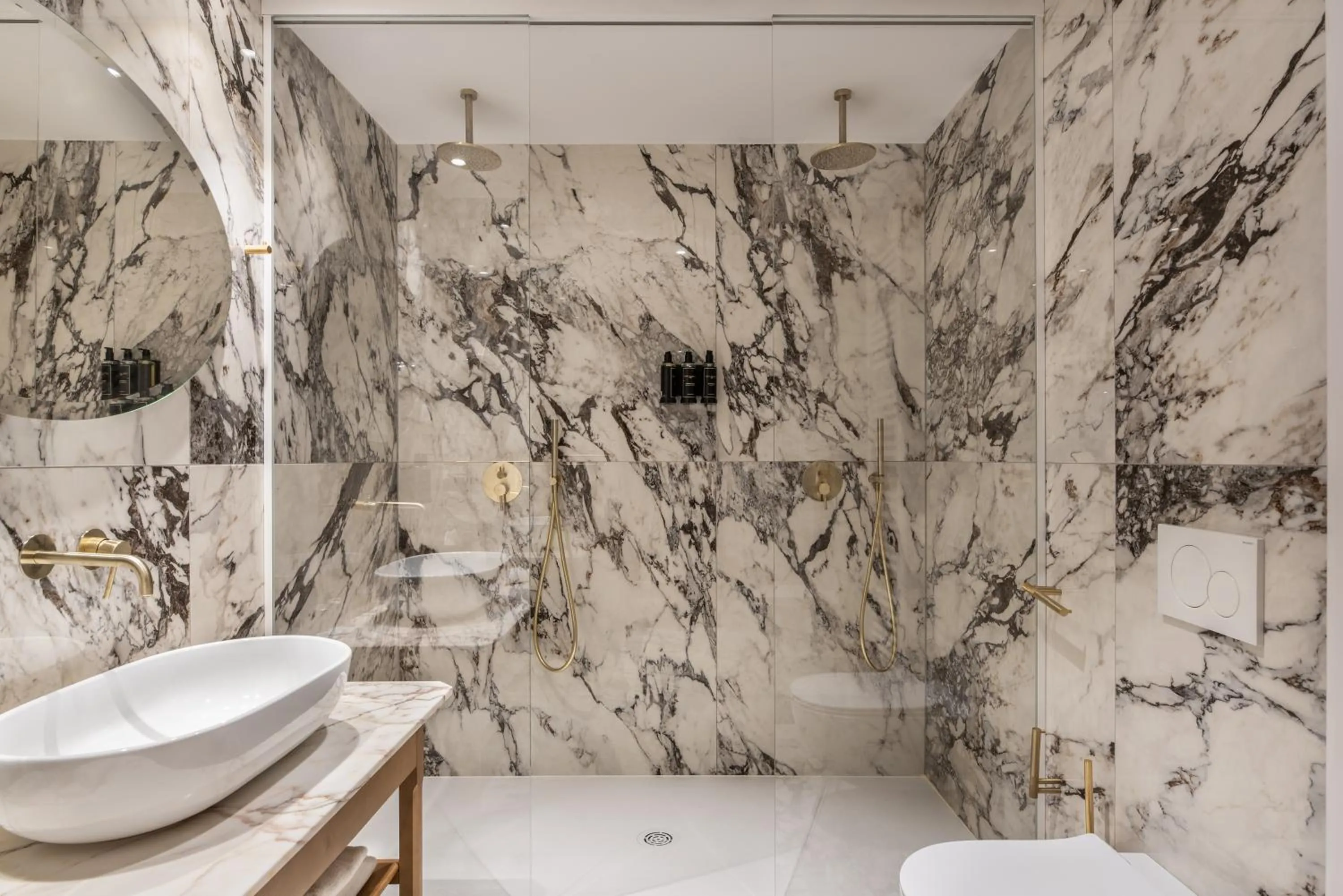 Shower in Grand Hotel Union Eurostars