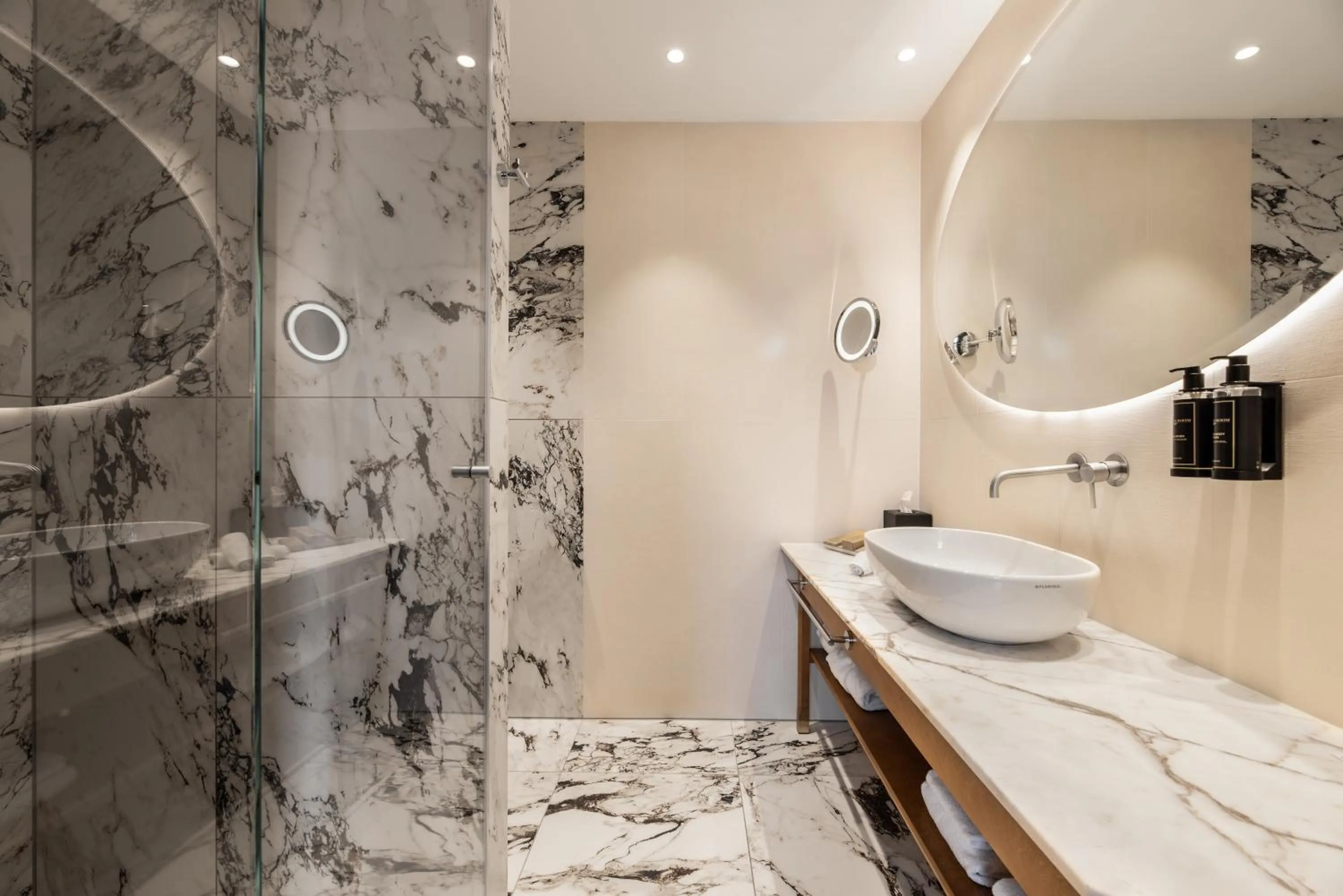 Shower in Grand Hotel Union Eurostars