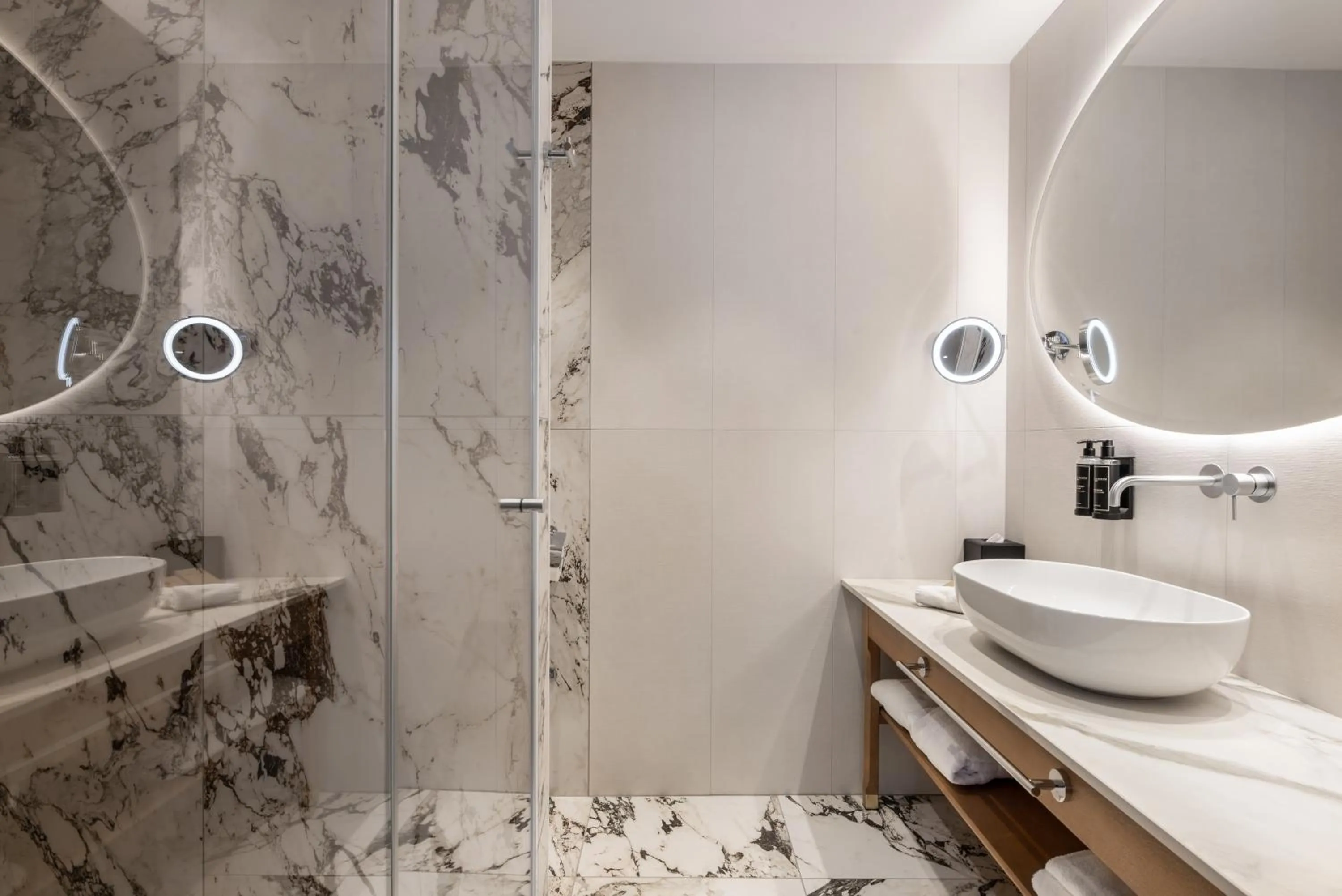 Shower in Grand Hotel Union Eurostars