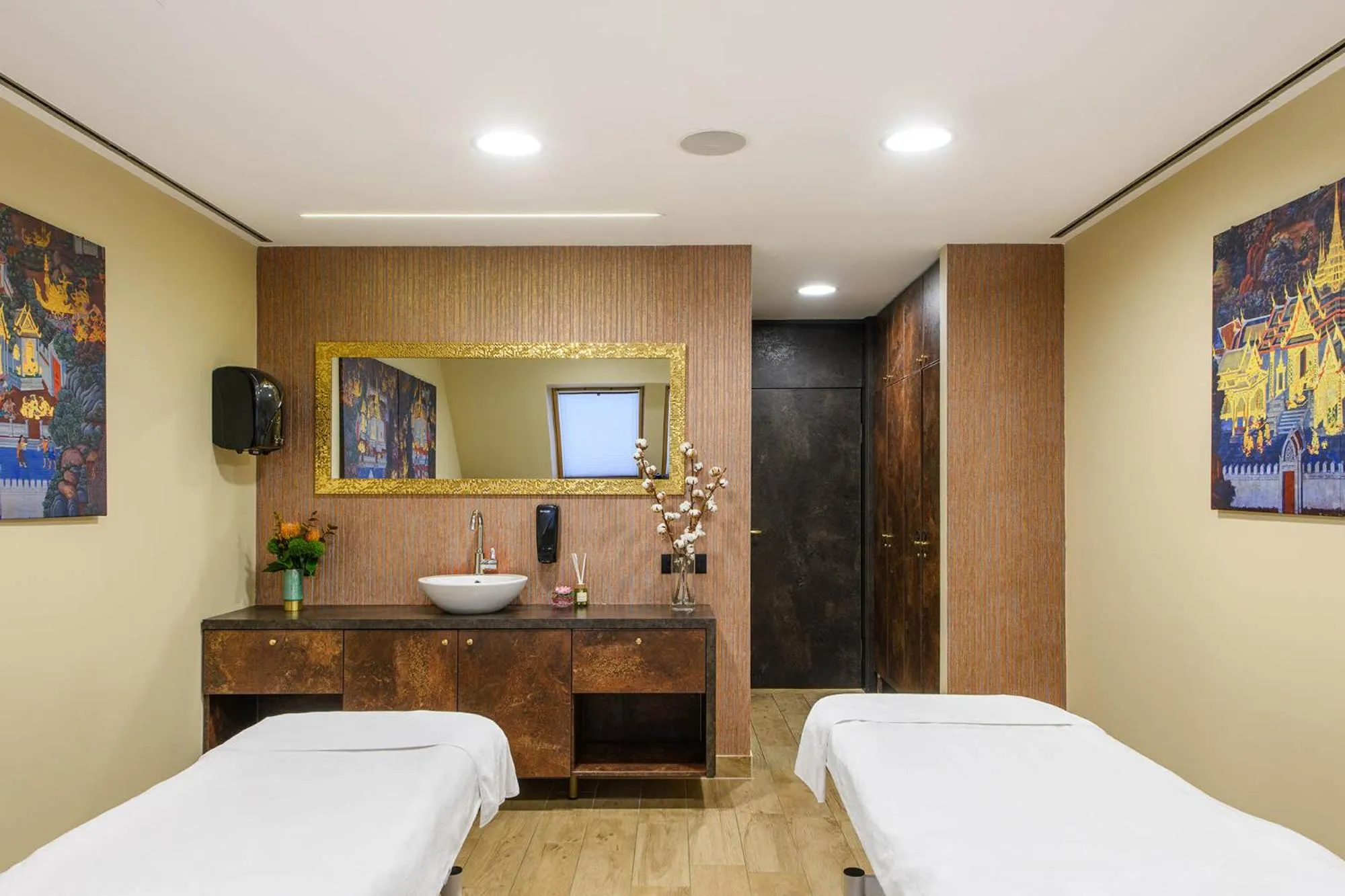 Massage, Bed in Eurostars uHOTEL