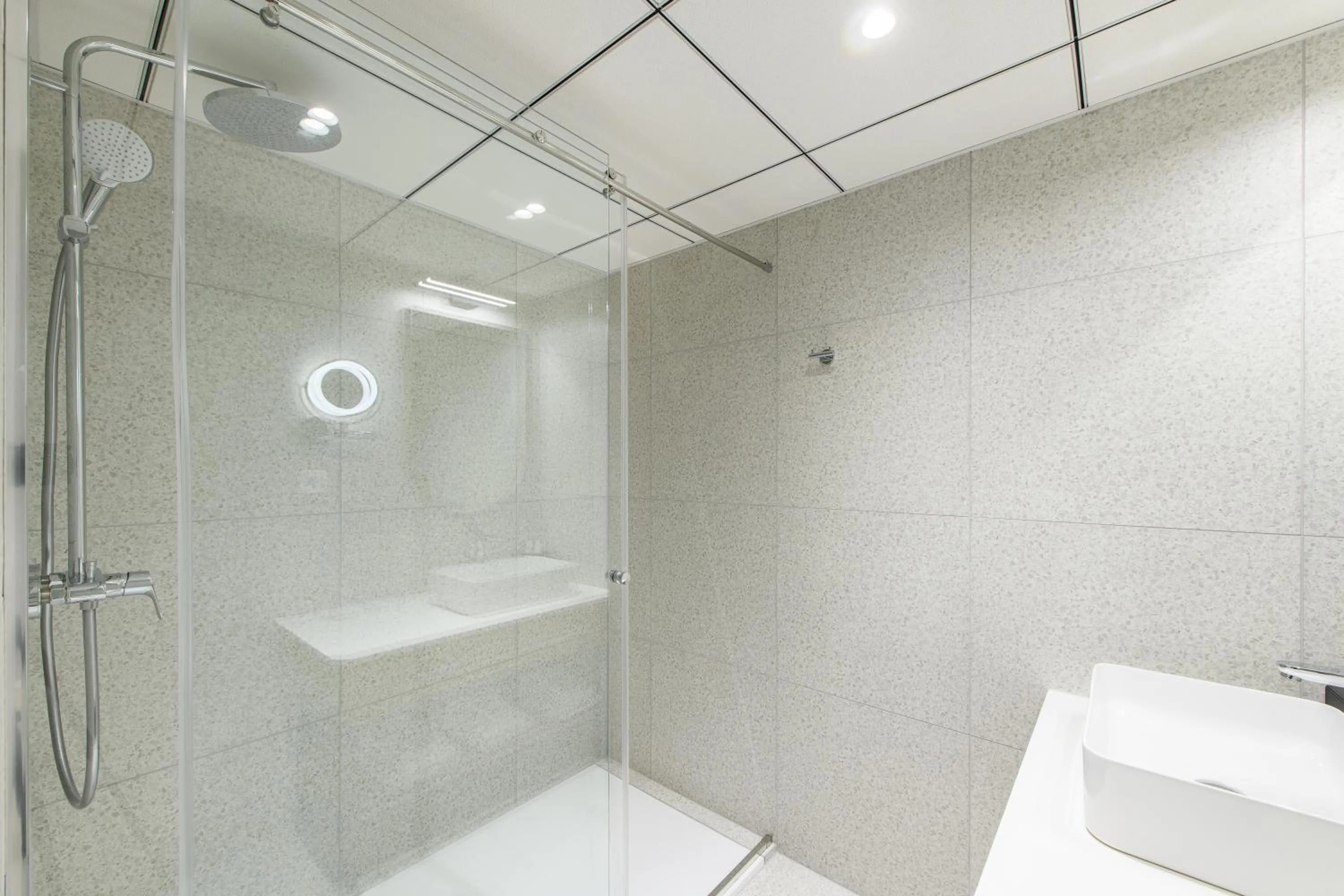 Shower in Eurostars uHOTEL