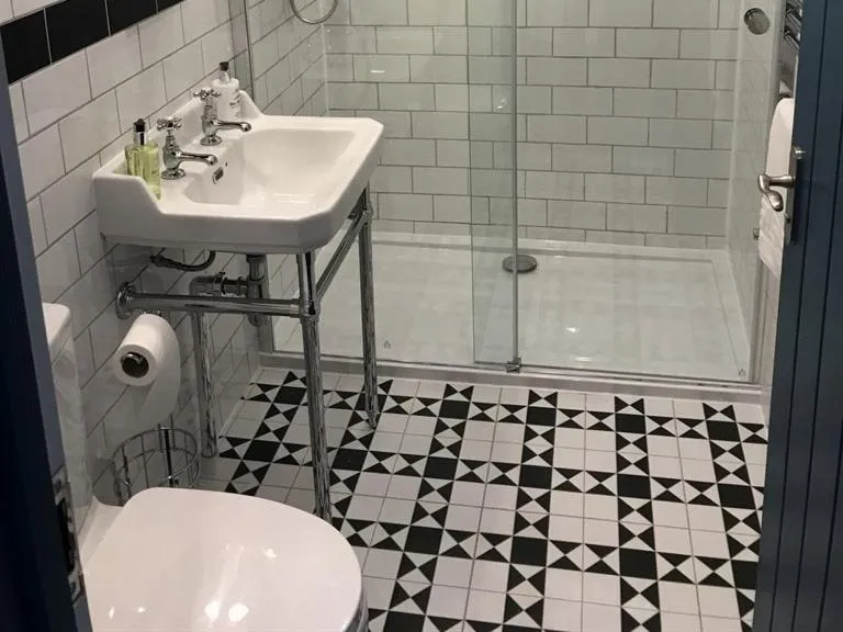 Bathroom in No.16