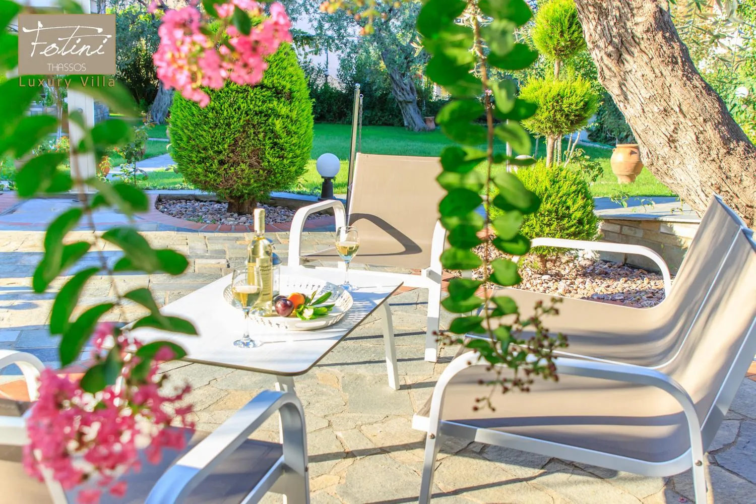 Restaurant/places to eat in Luxury Villa Fotini