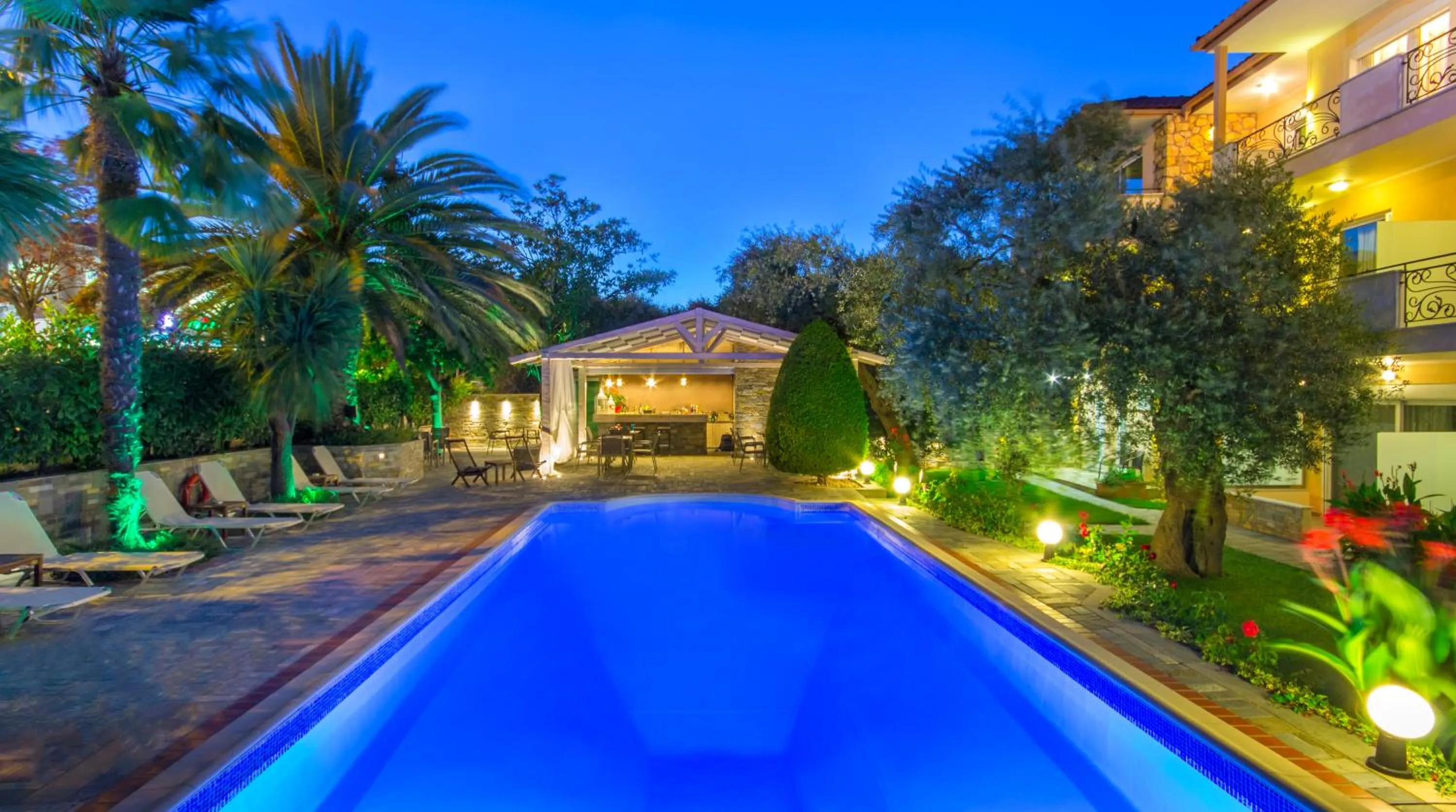 Swimming pool in Luxury Villa Fotini