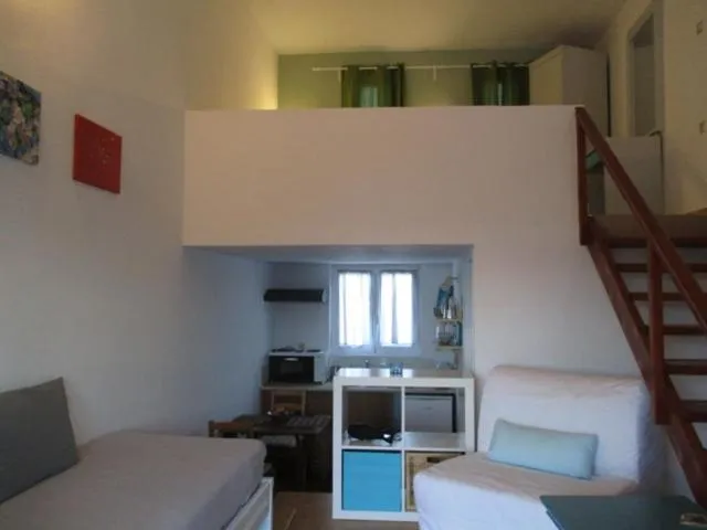 Photo of the whole room in Theodosia Studios