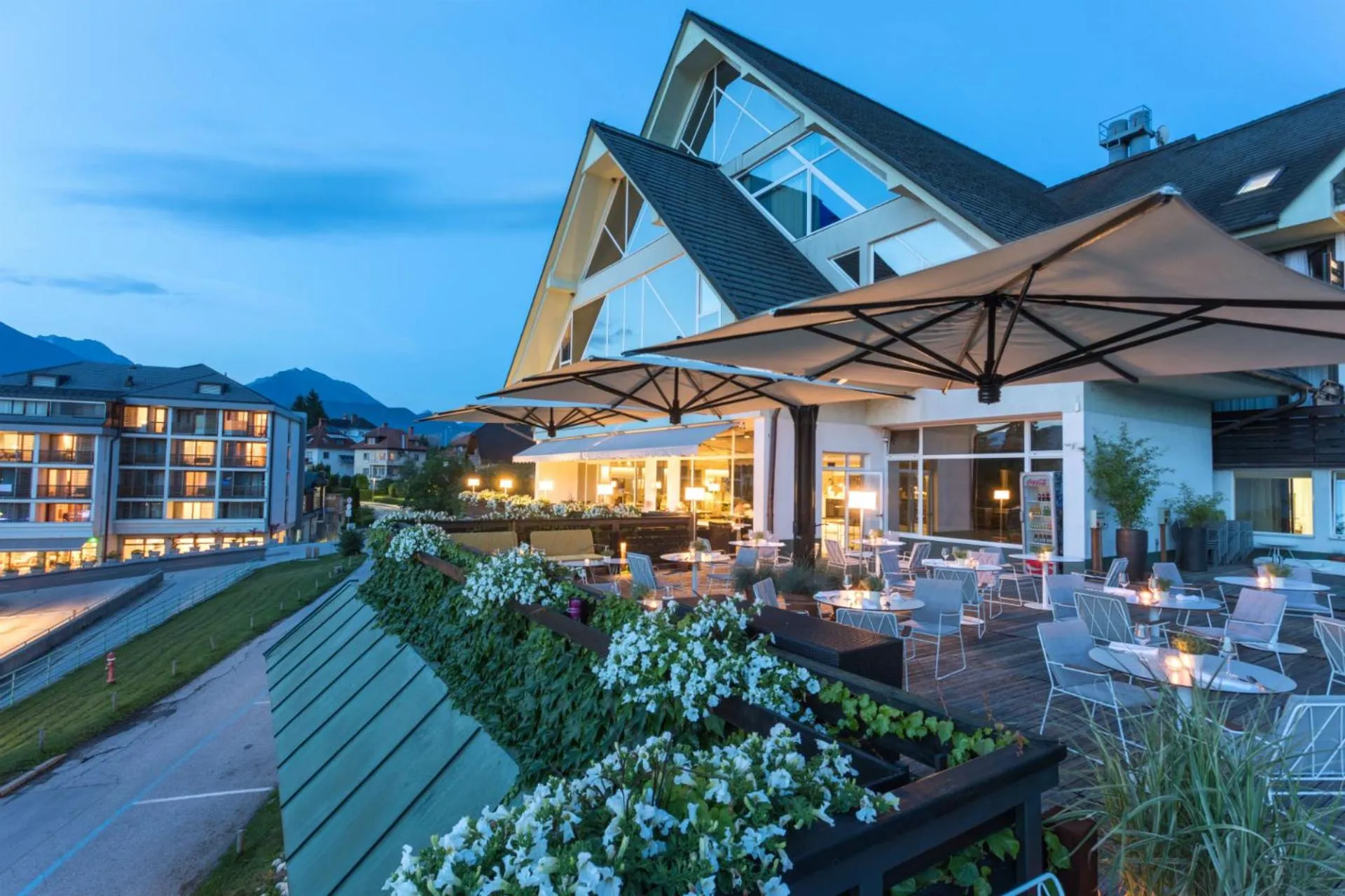 Restaurant/places to eat in Hotel Kompas