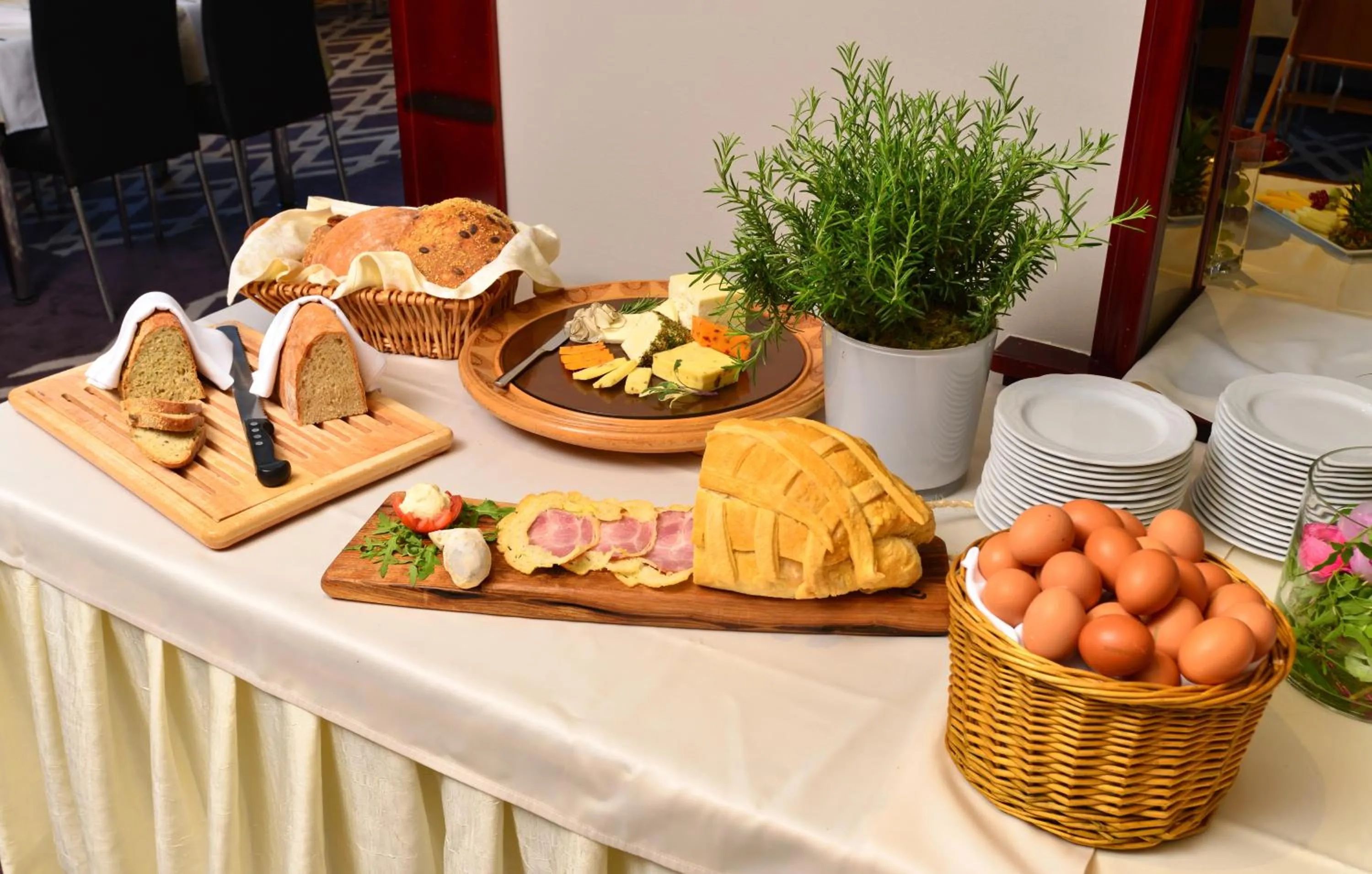 Restaurant/places to eat in Hotel Kompas