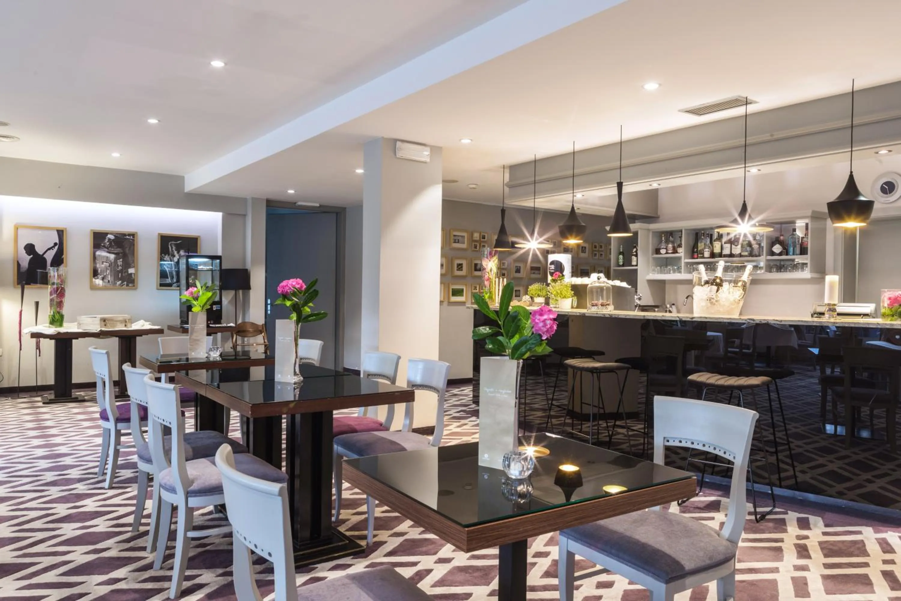 Lounge or bar in Hotel Kompas