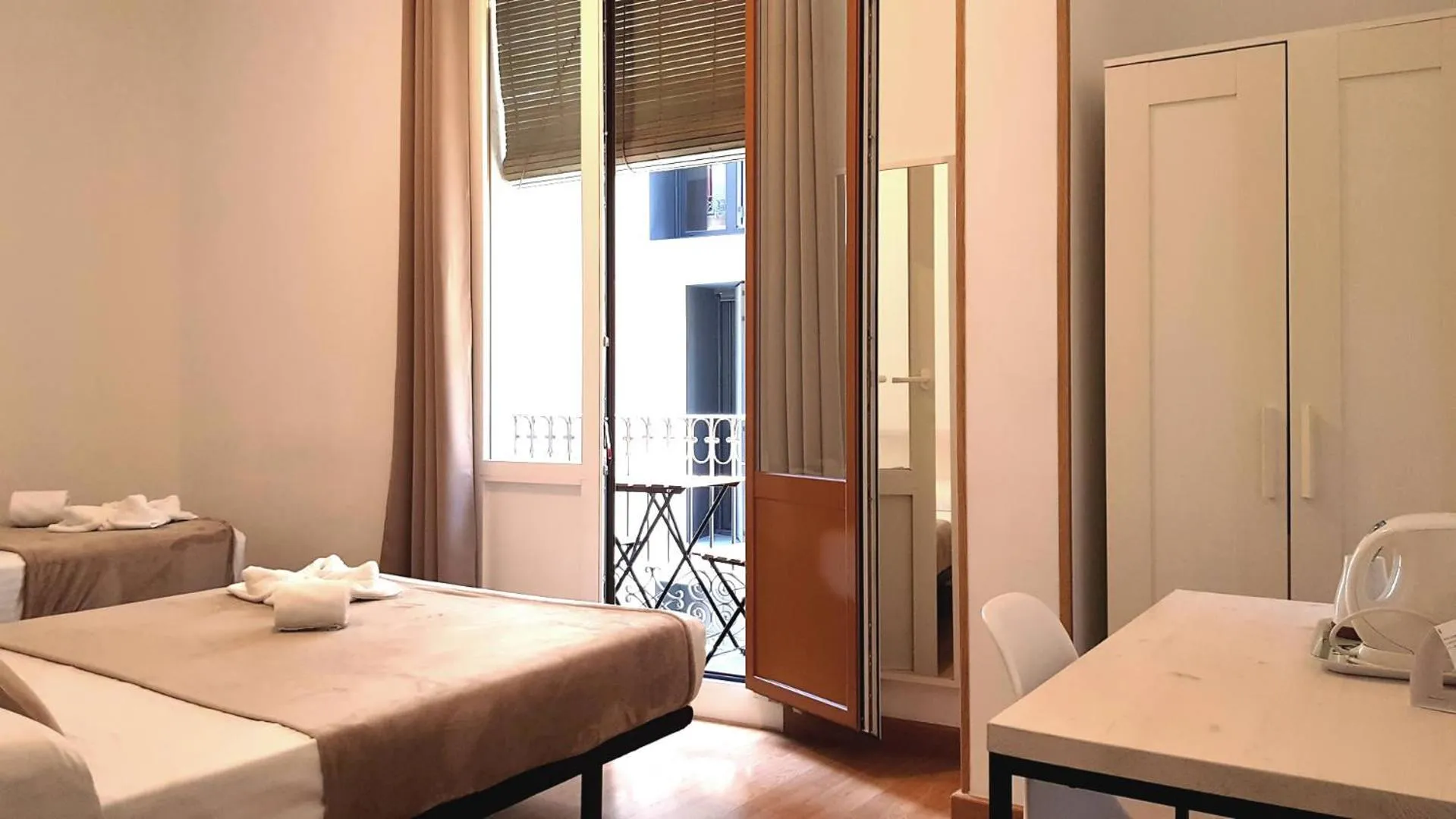 Photo of the whole room, Bed in Hostal la Palmera