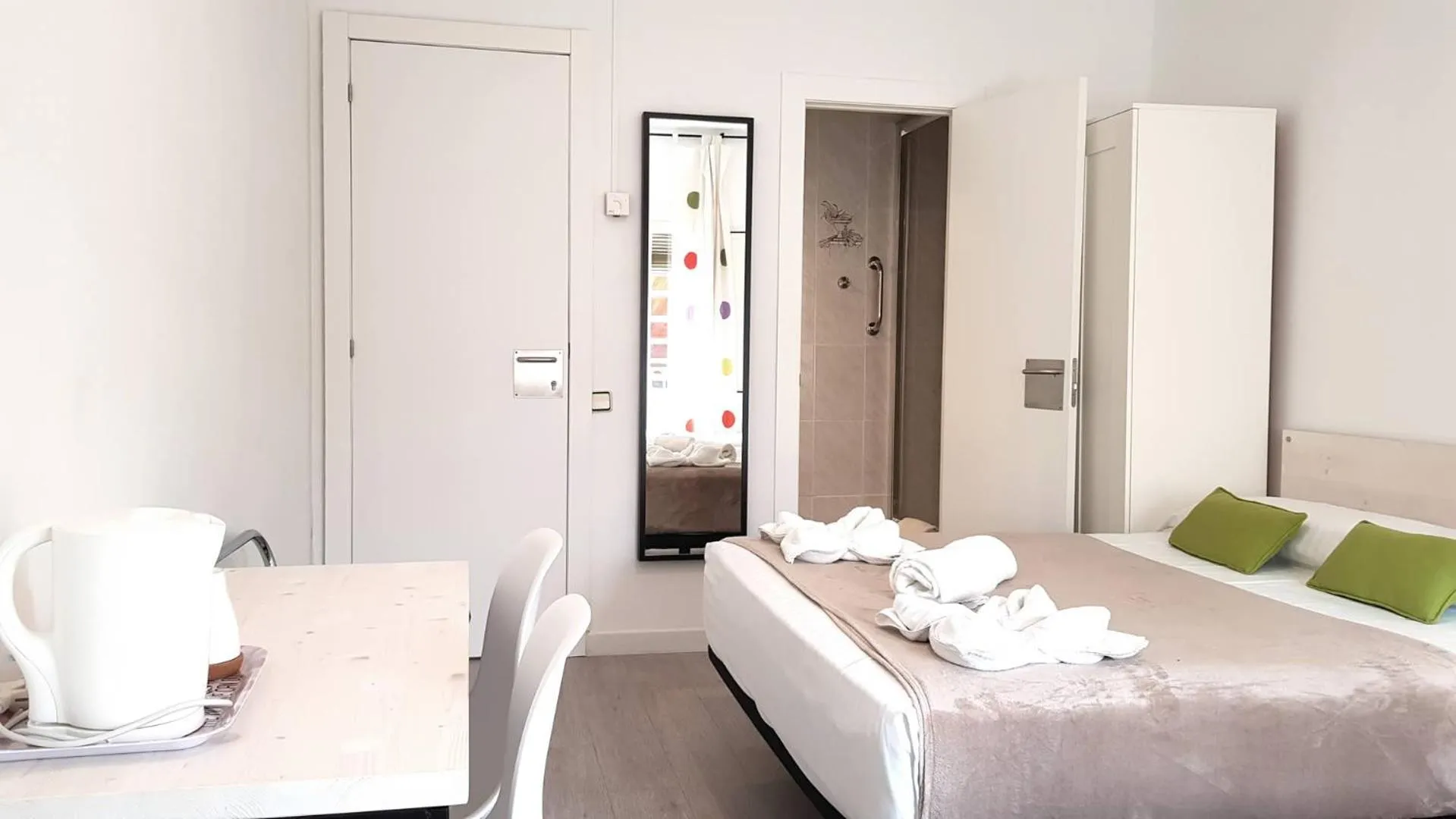 Photo of the whole room, Bed in Hostal la Palmera