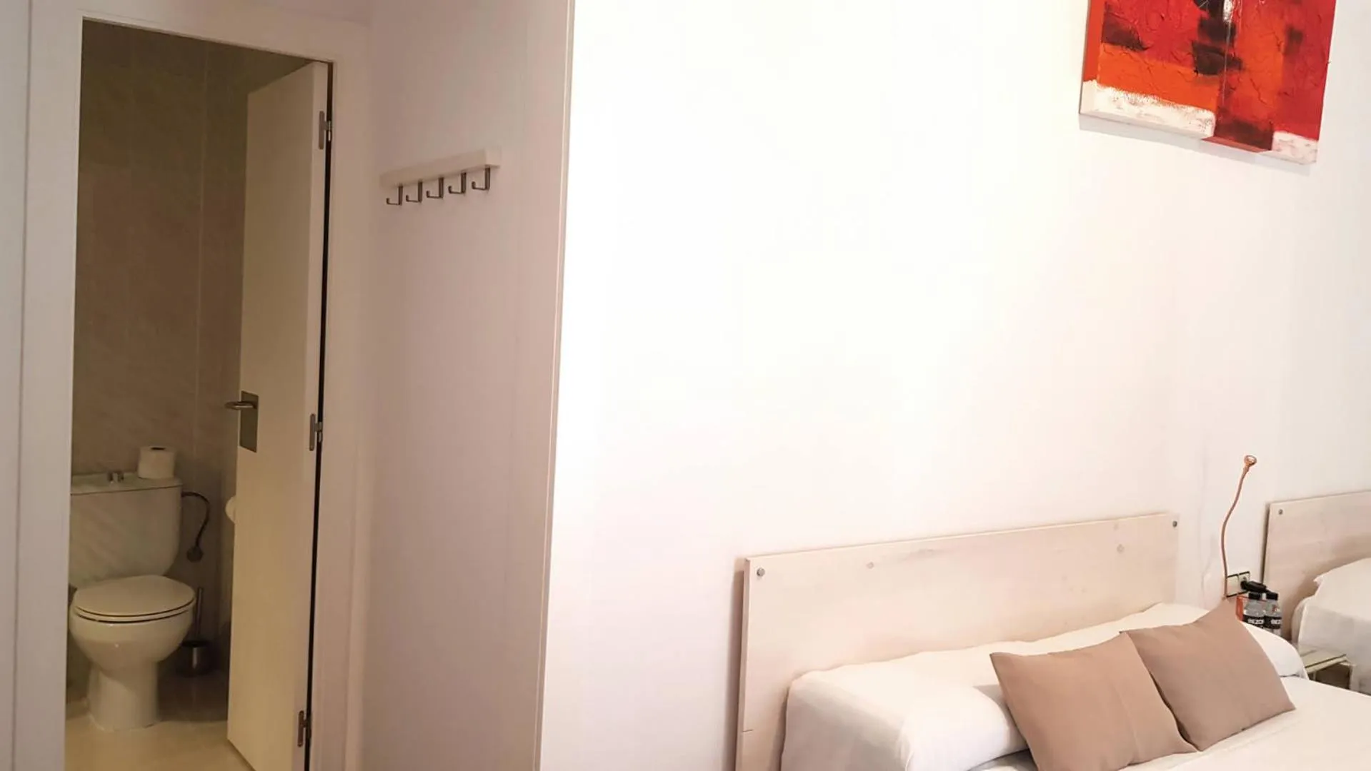 Photo of the whole room in Hostal la Palmera