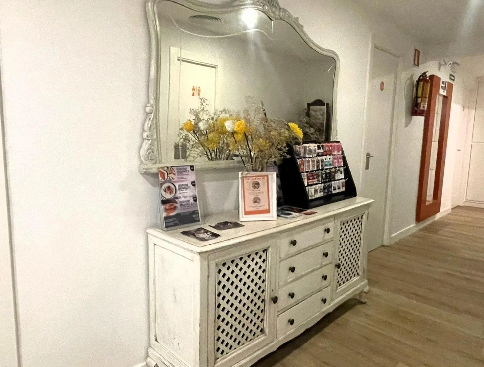 Lobby or reception in Hostal la Palmera