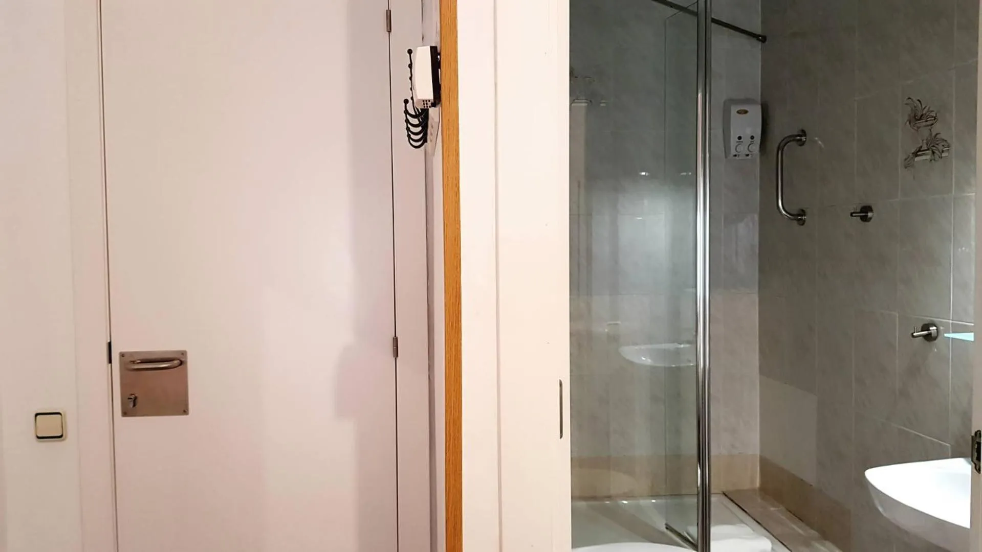 Photo of the whole room in Hostal la Palmera