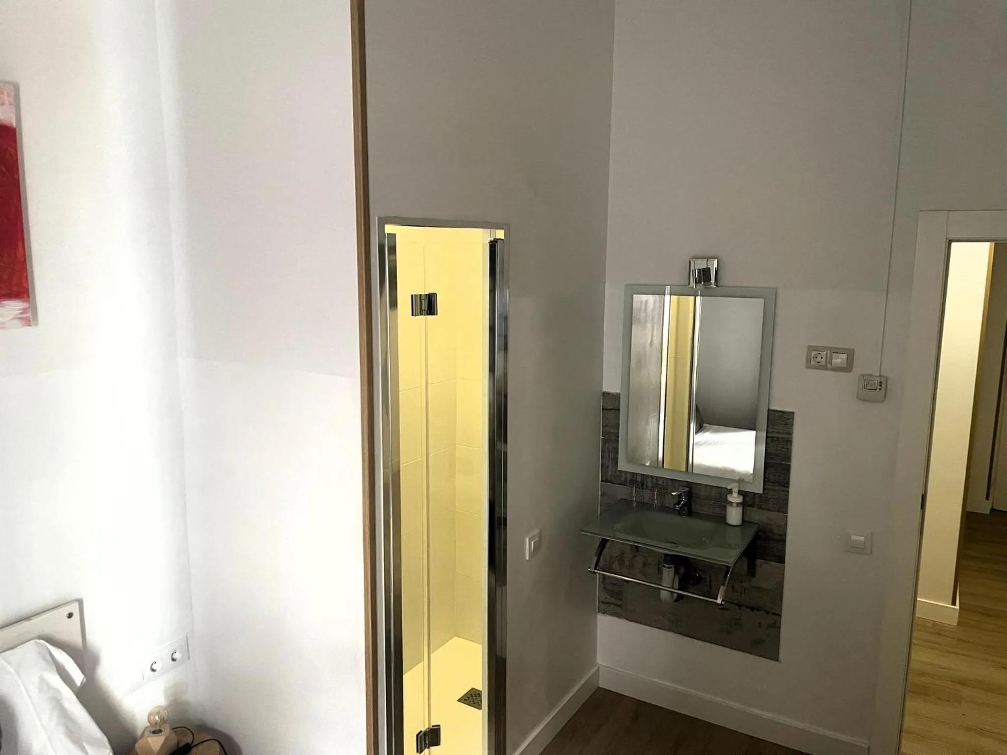 Shower in Hostal la Palmera