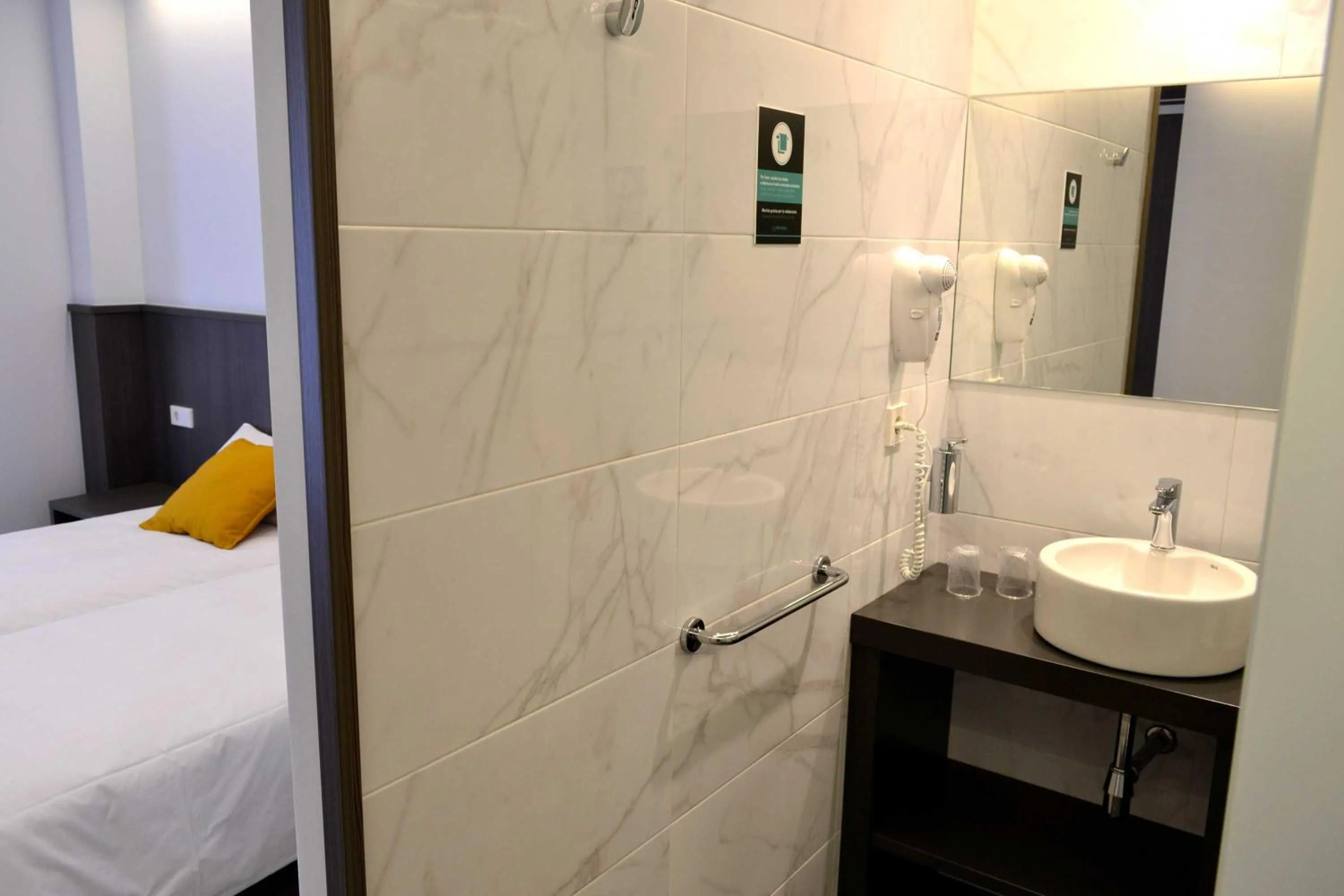 Bathroom in Hotel Alda Estación Ourense