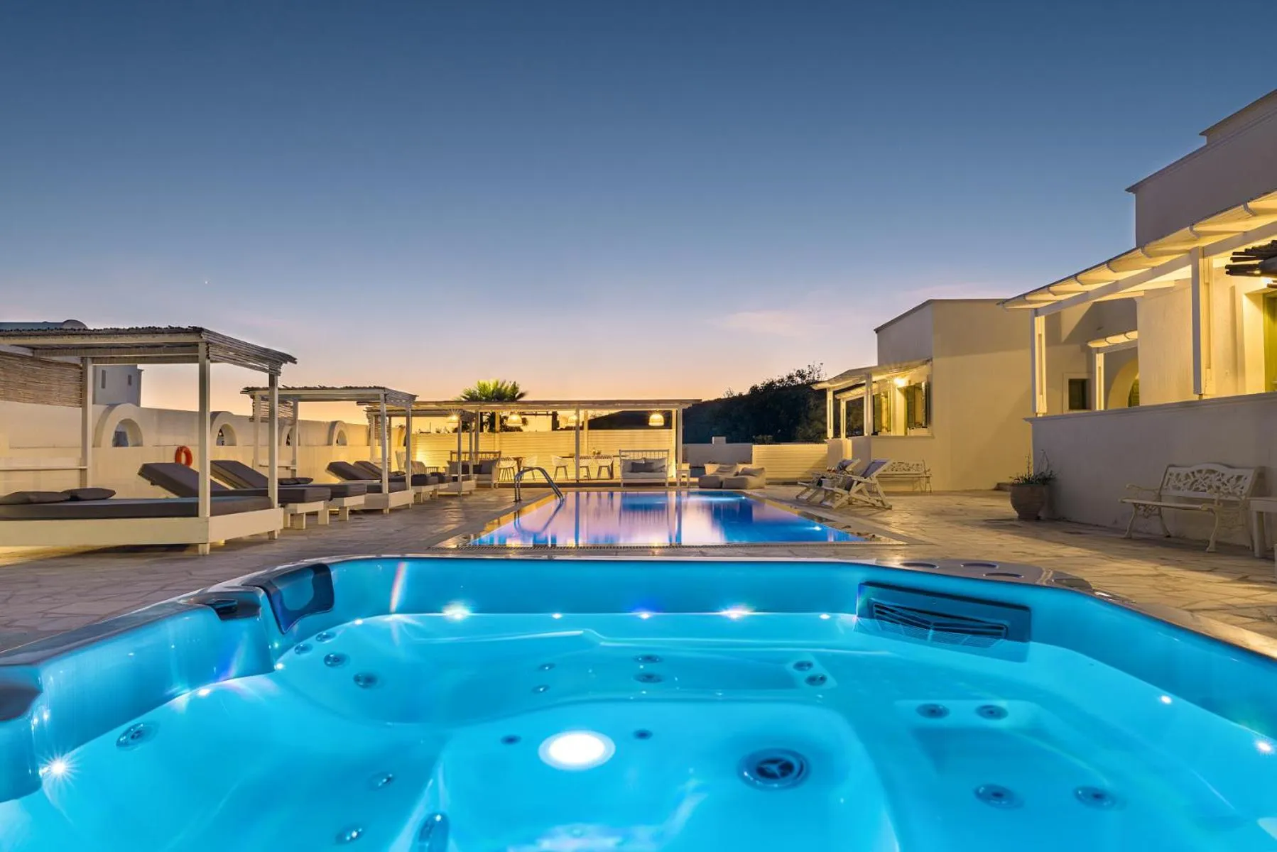 Hot Tub in Ambeli Apartments