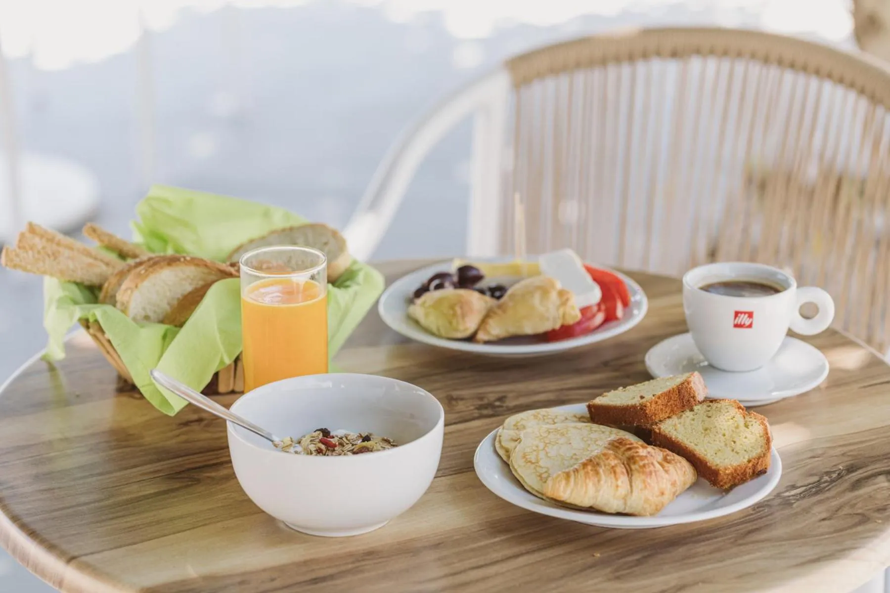 Breakfast in Ambeli Apartments