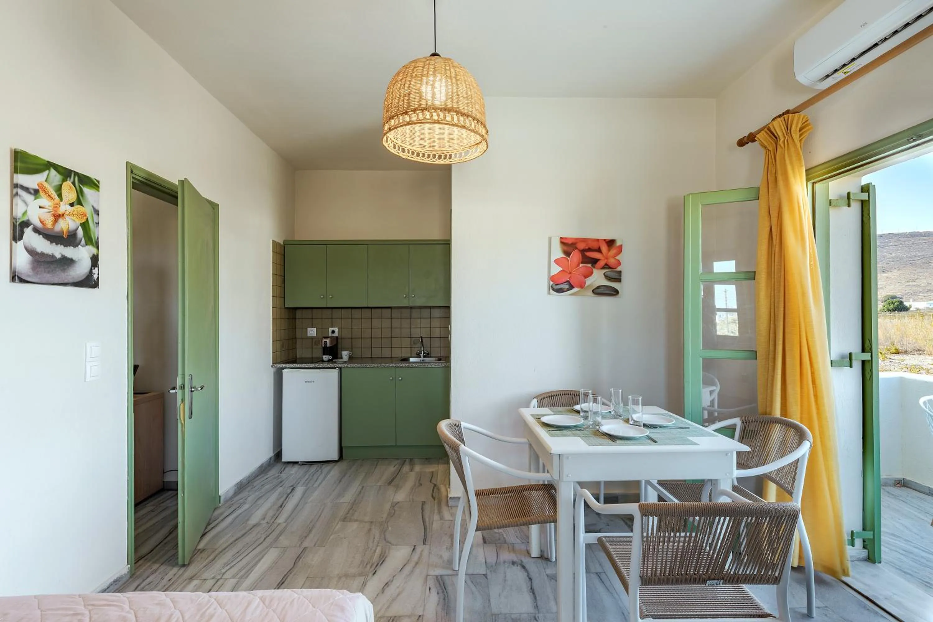 Kitchen or kitchenette in Ambeli Apartments