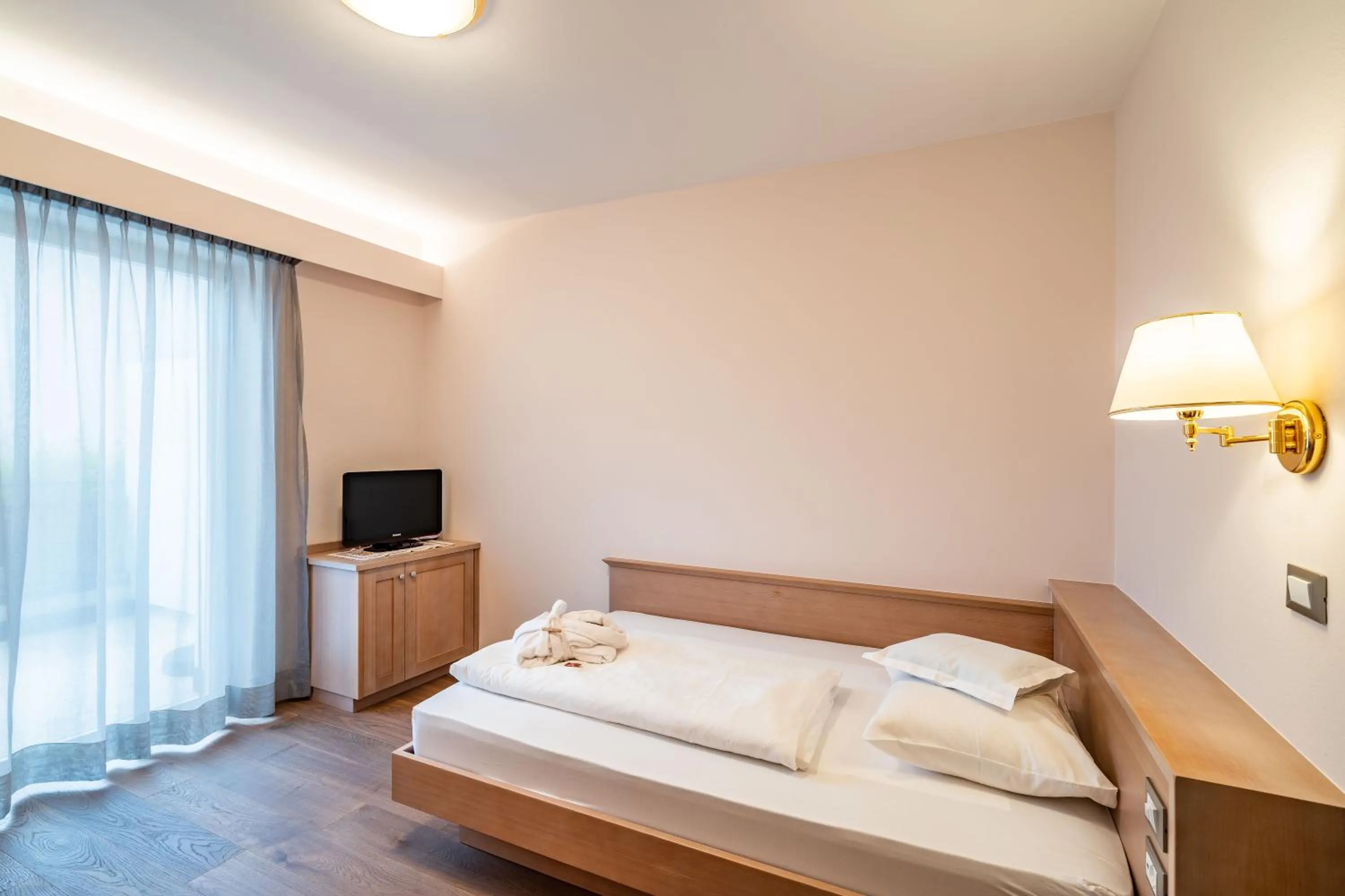 Balcony/Terrace, Bed in Hotel Wessobrunn