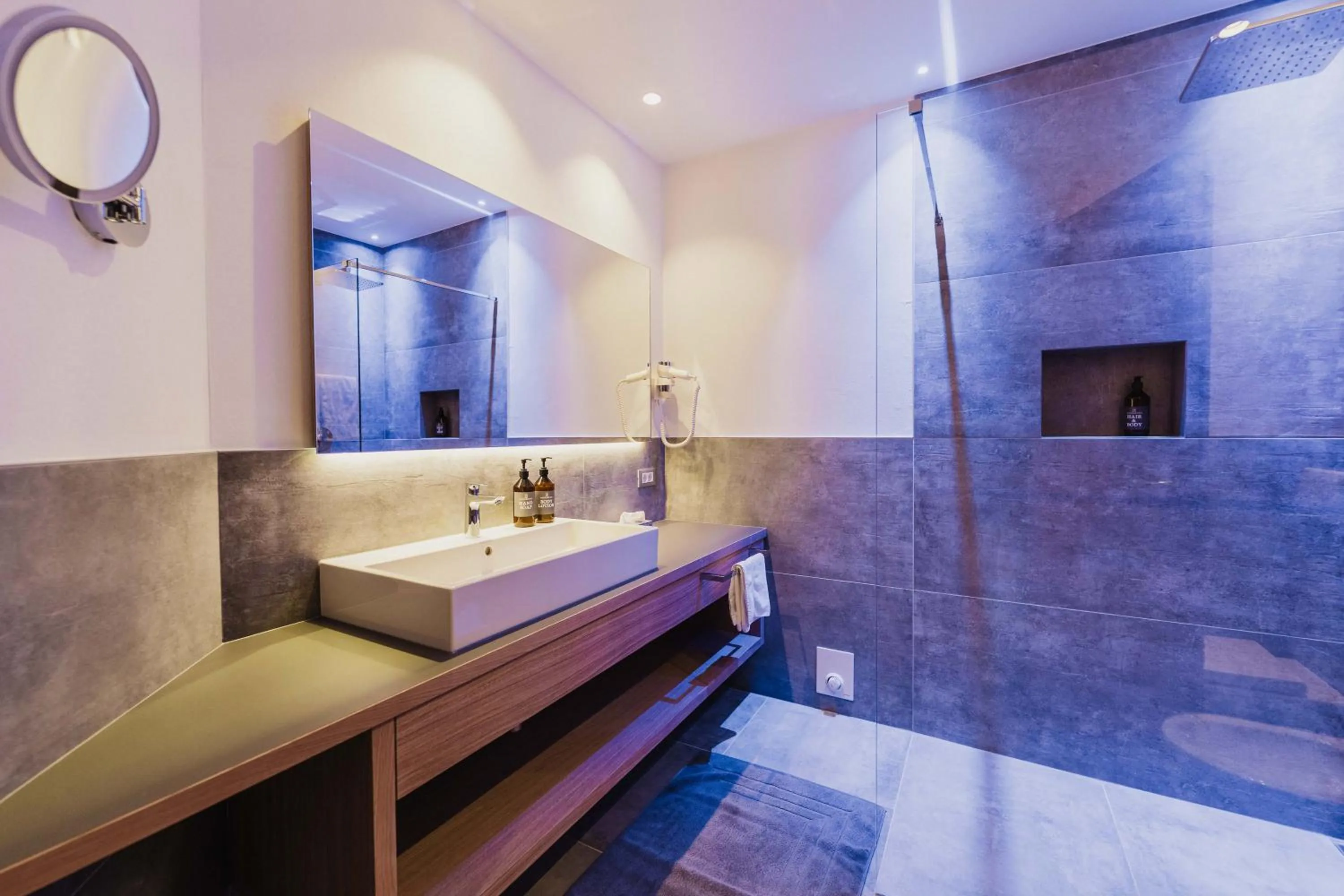 Shower in Hotel Wessobrunn