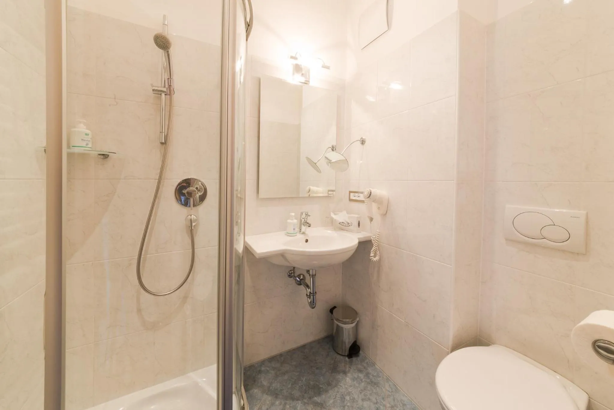 Shower in Hotel Wessobrunn