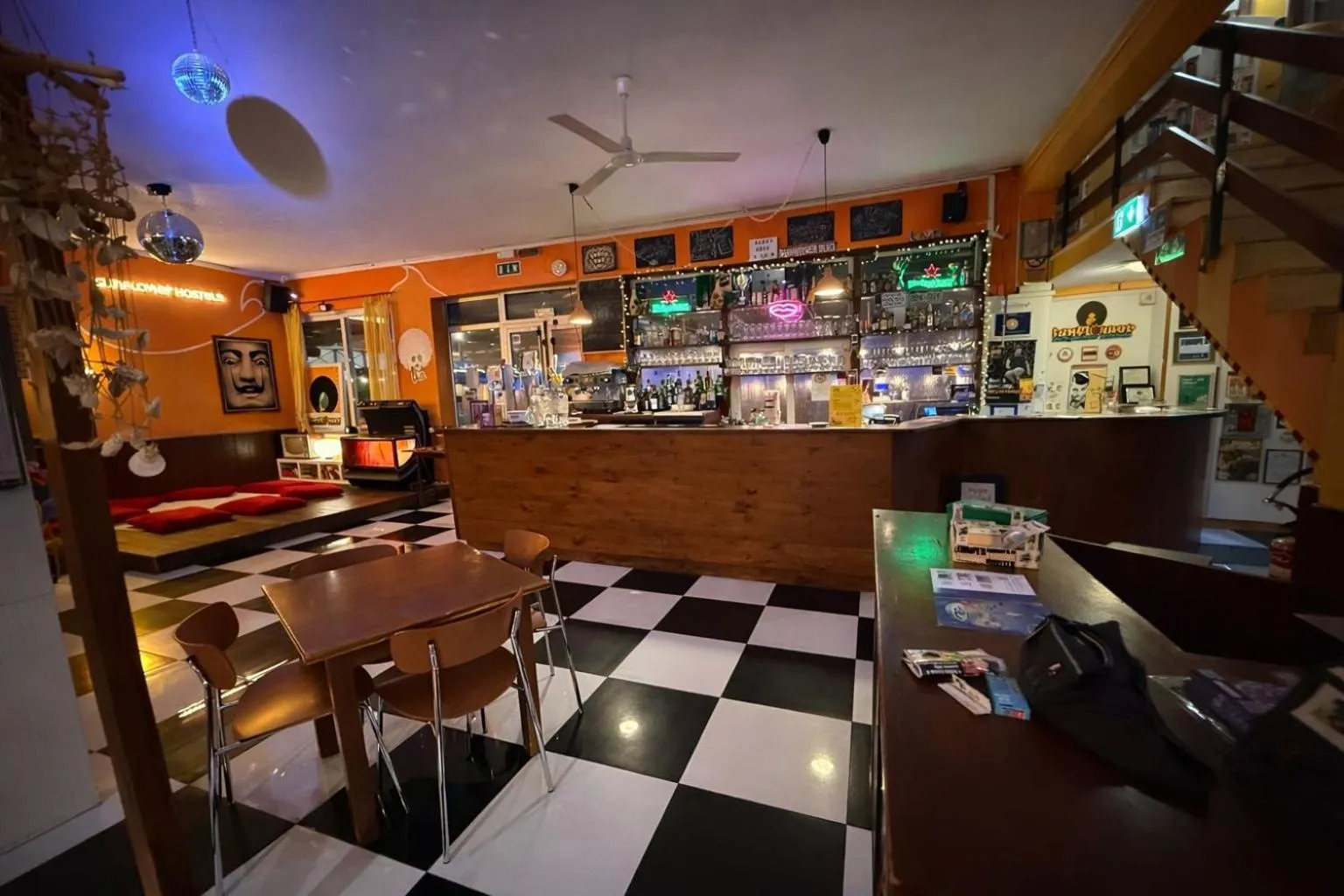 Lounge or bar in Sunflower Beach Backpacker Hostel & Bar