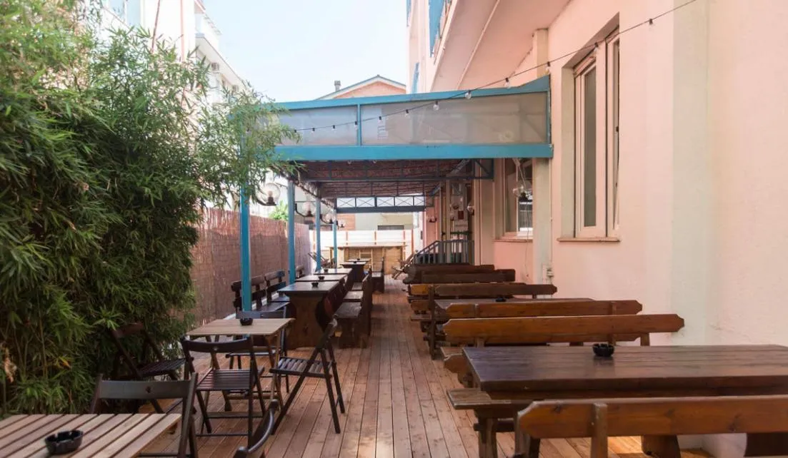 Garden in Sunflower Beach Backpacker Hostel & Bar