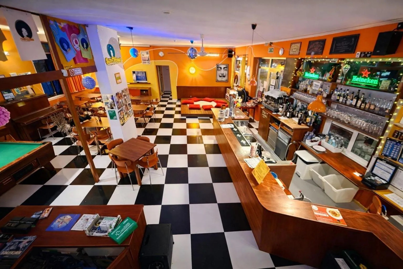 Nightclub / DJ in Sunflower Beach Backpacker Hostel & Bar