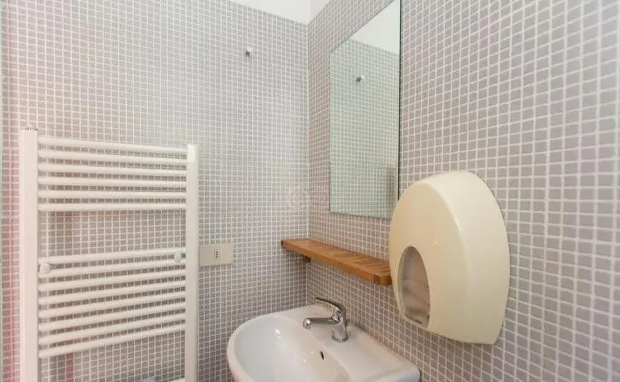 Quadruple Room with Balcony and Private Bathroom in Sunflower Beach Backpacker Hostel & Bar Quadruple Room with Balcony and Private Bathroom in Sunflower Beach Backpacker Hostel & Bar