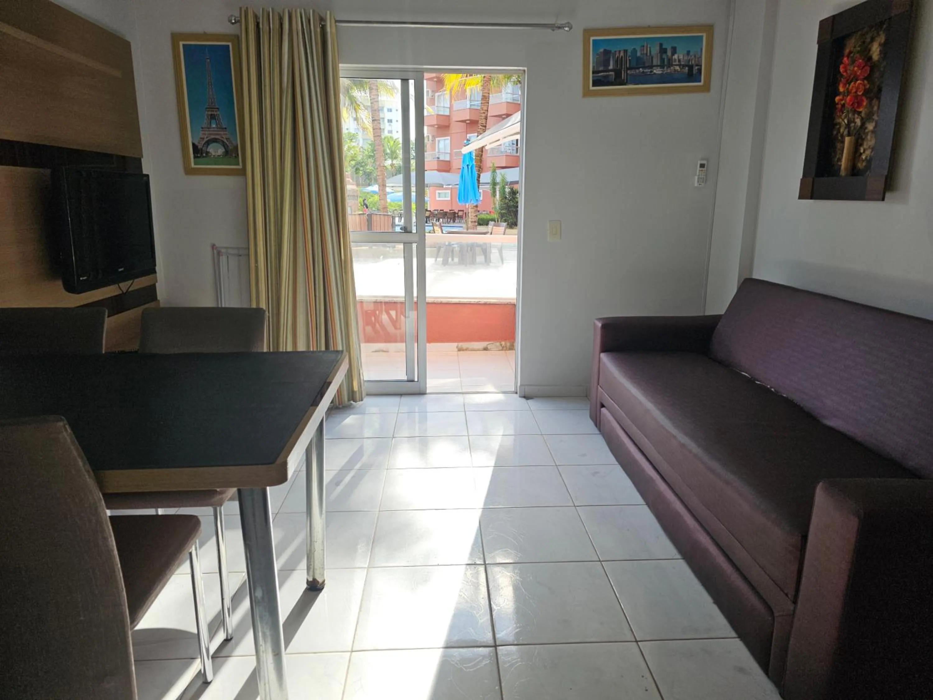 Living room in PARQUE AQUÁTICO Lagoa Quente, à 50m, entrada + barata, apto particular