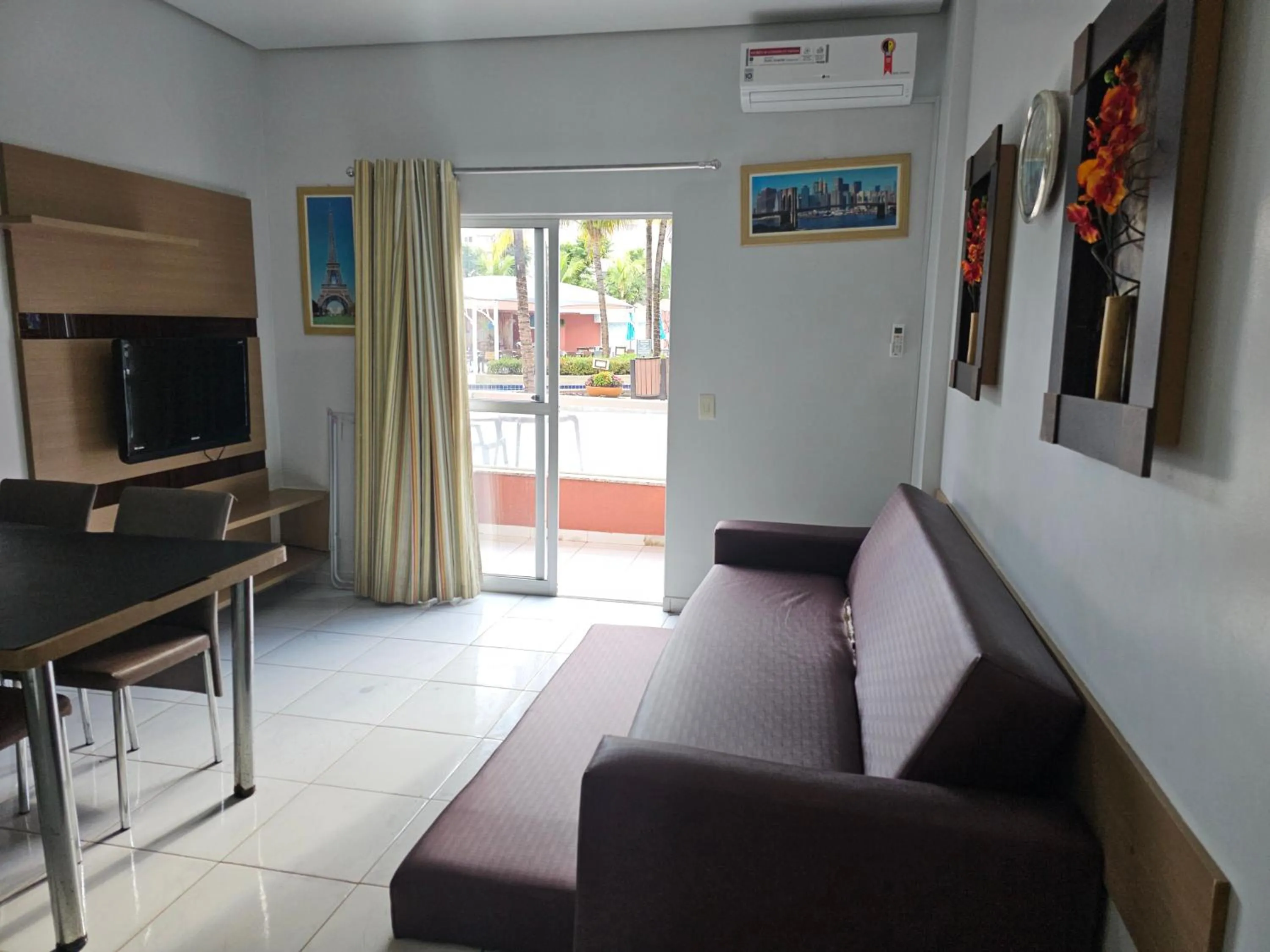 Seating area in PARQUE AQUÁTICO Lagoa Quente, à 50m, entrada + barata, apto particular