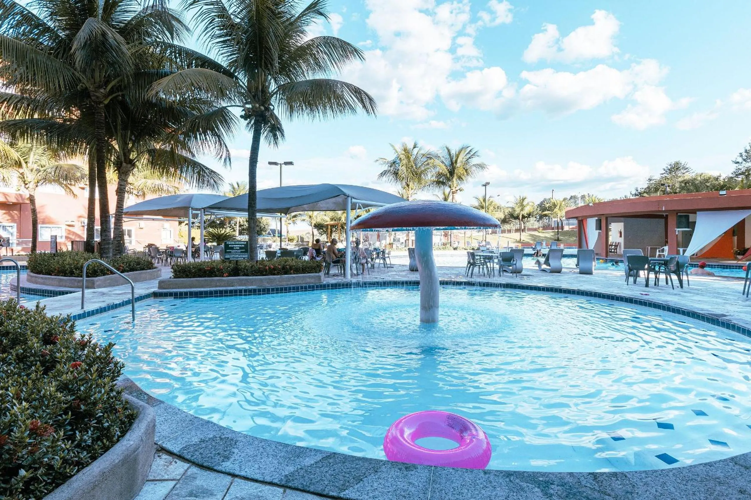 Swimming pool in PARQUE AQUÁTICO Lagoa Quente, à 50m, entrada + barata, apto particular