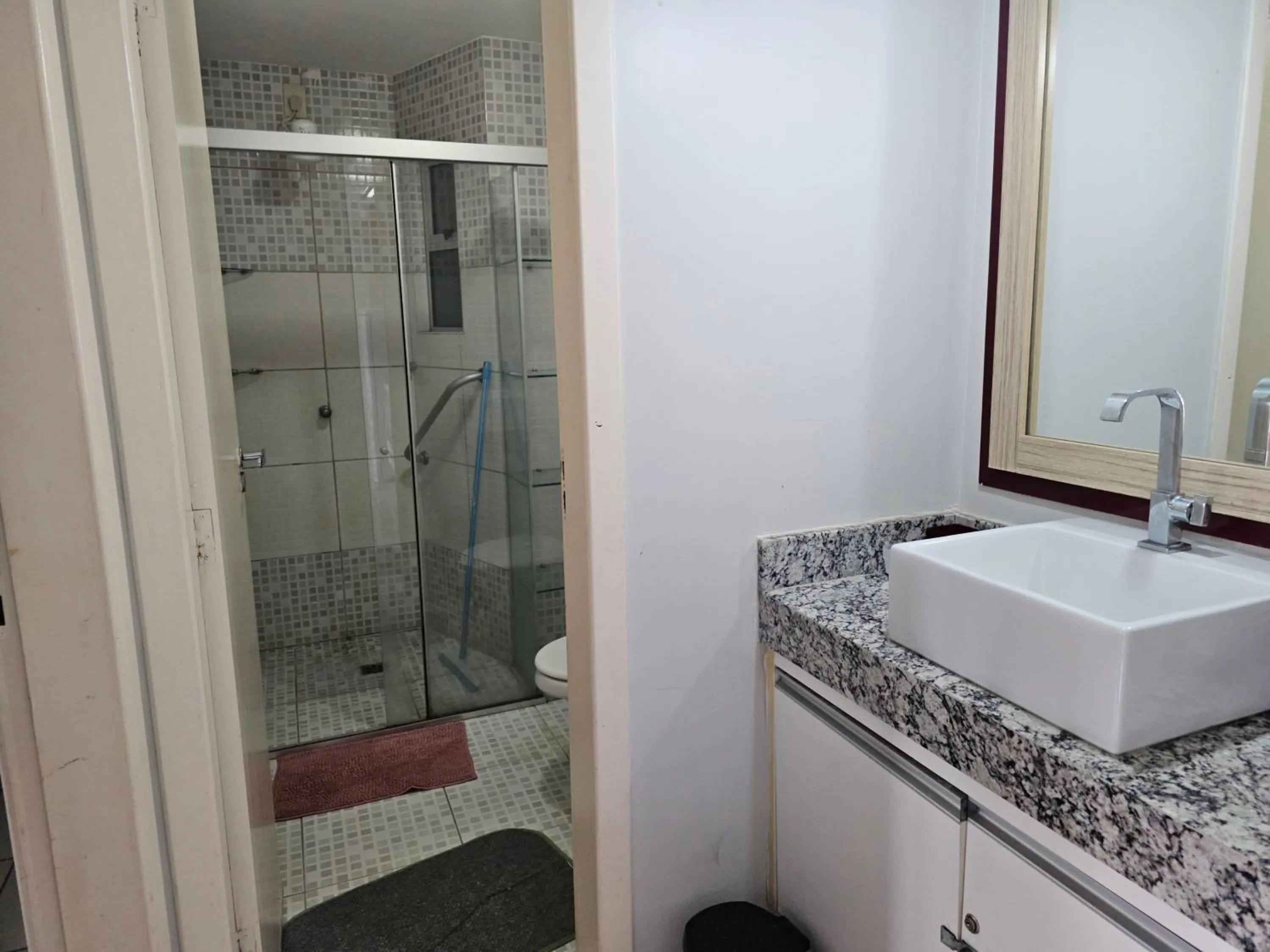 Bathroom in PARQUE AQUÁTICO Lagoa Quente, à 50m, entrada + barata, apto particular