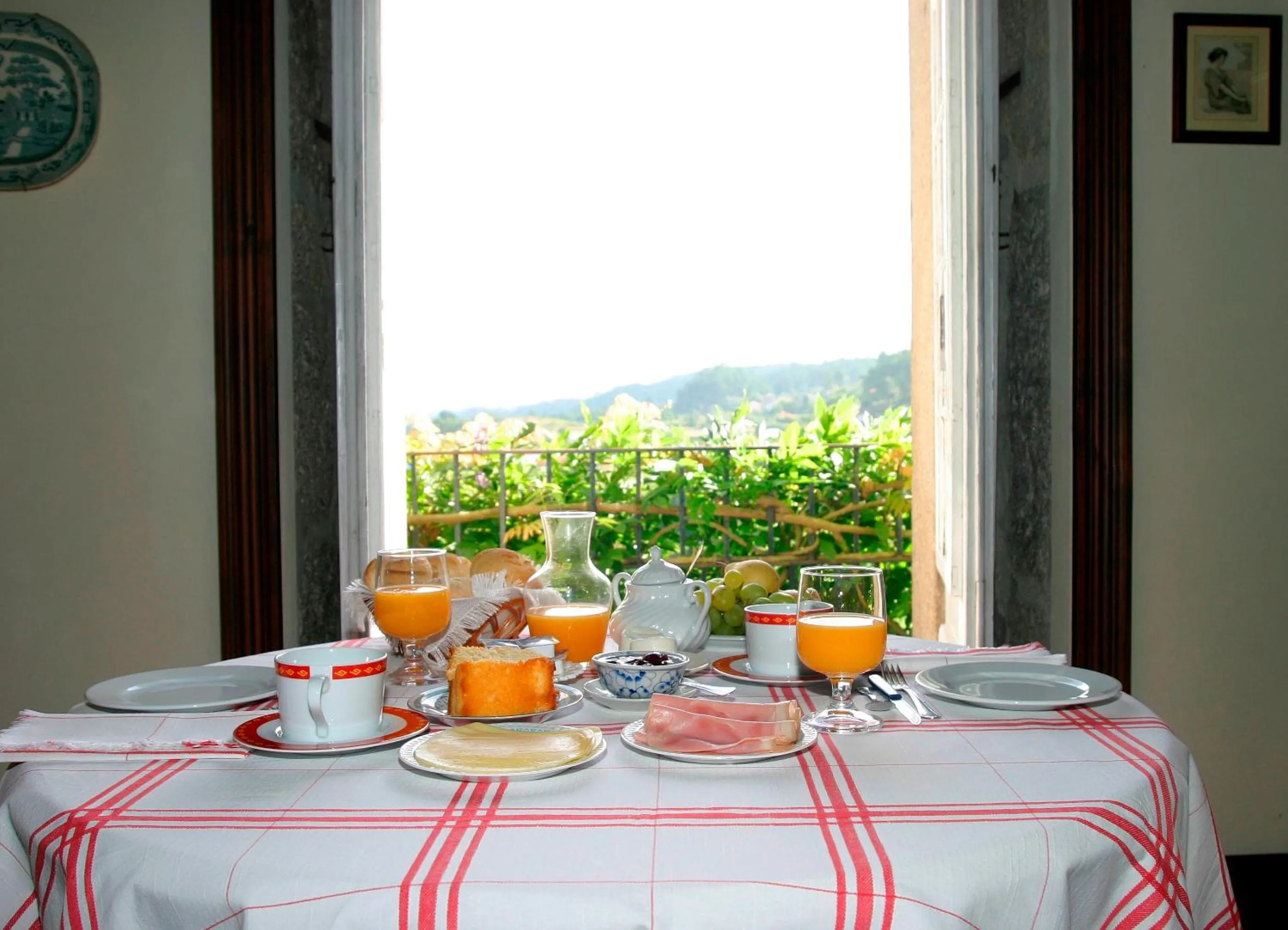 Continental breakfast in Casa da Várzea