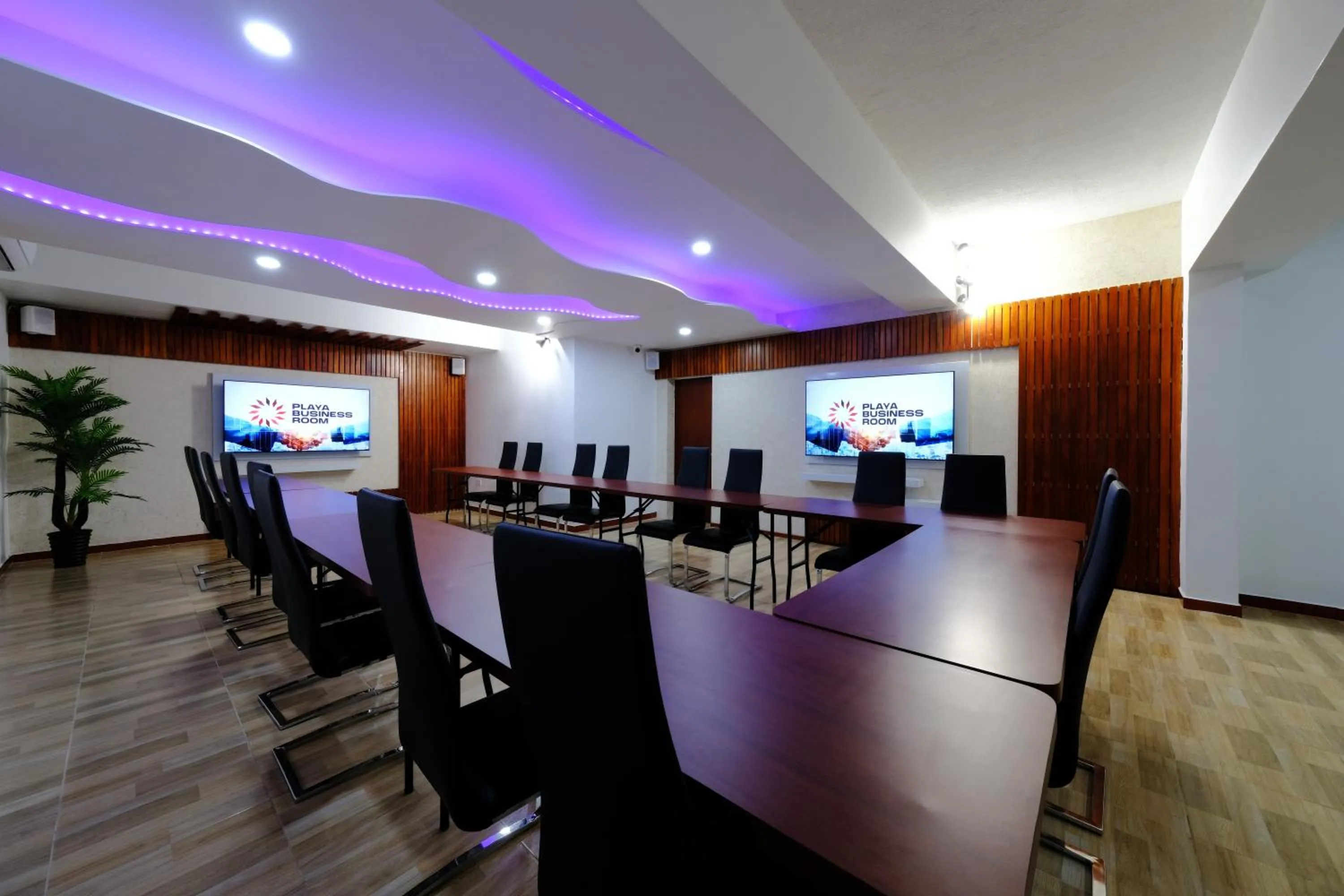 Meeting/conference room in Victoria City Hotel
