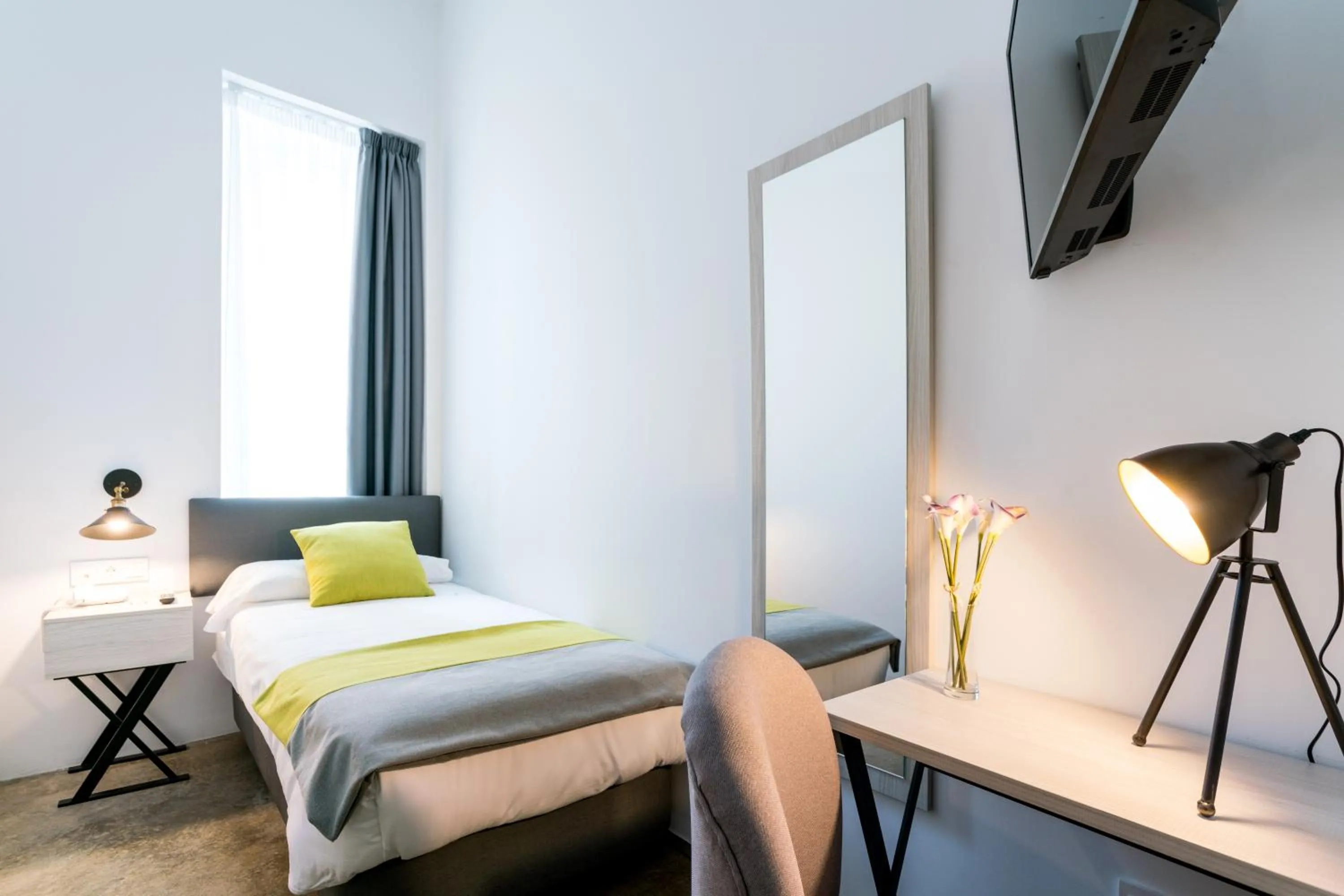 Photo of the whole room, Bed in La Puerta de Palacio - Adults Only