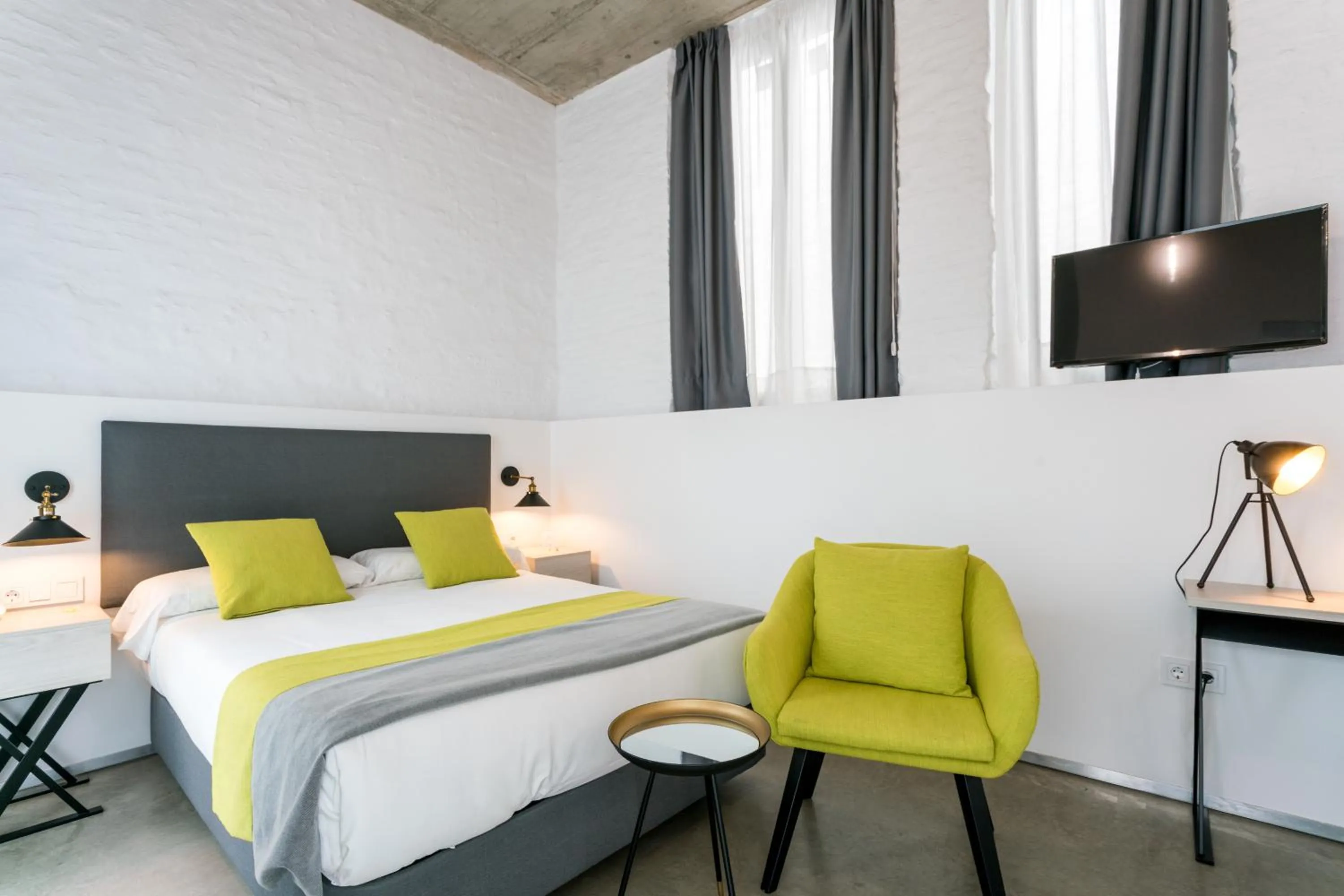 Photo of the whole room, Bed in La Puerta de Palacio - Adults Only