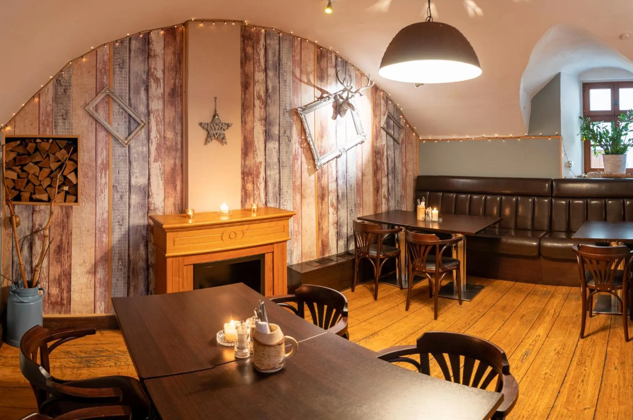 Restaurant/places to eat in Hotel am weißen Turm