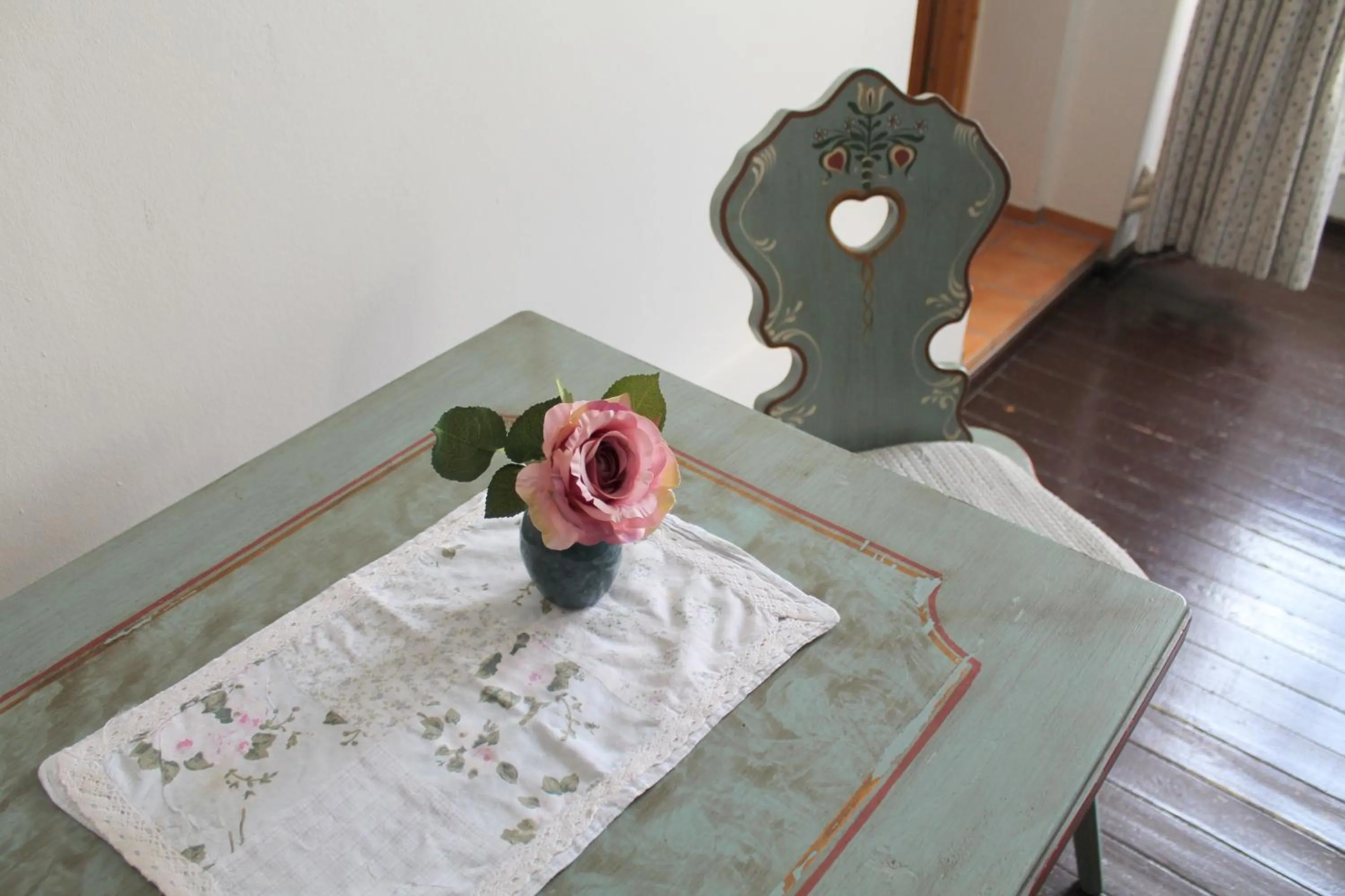 Seating area, Bed in Hotel am weißen Turm