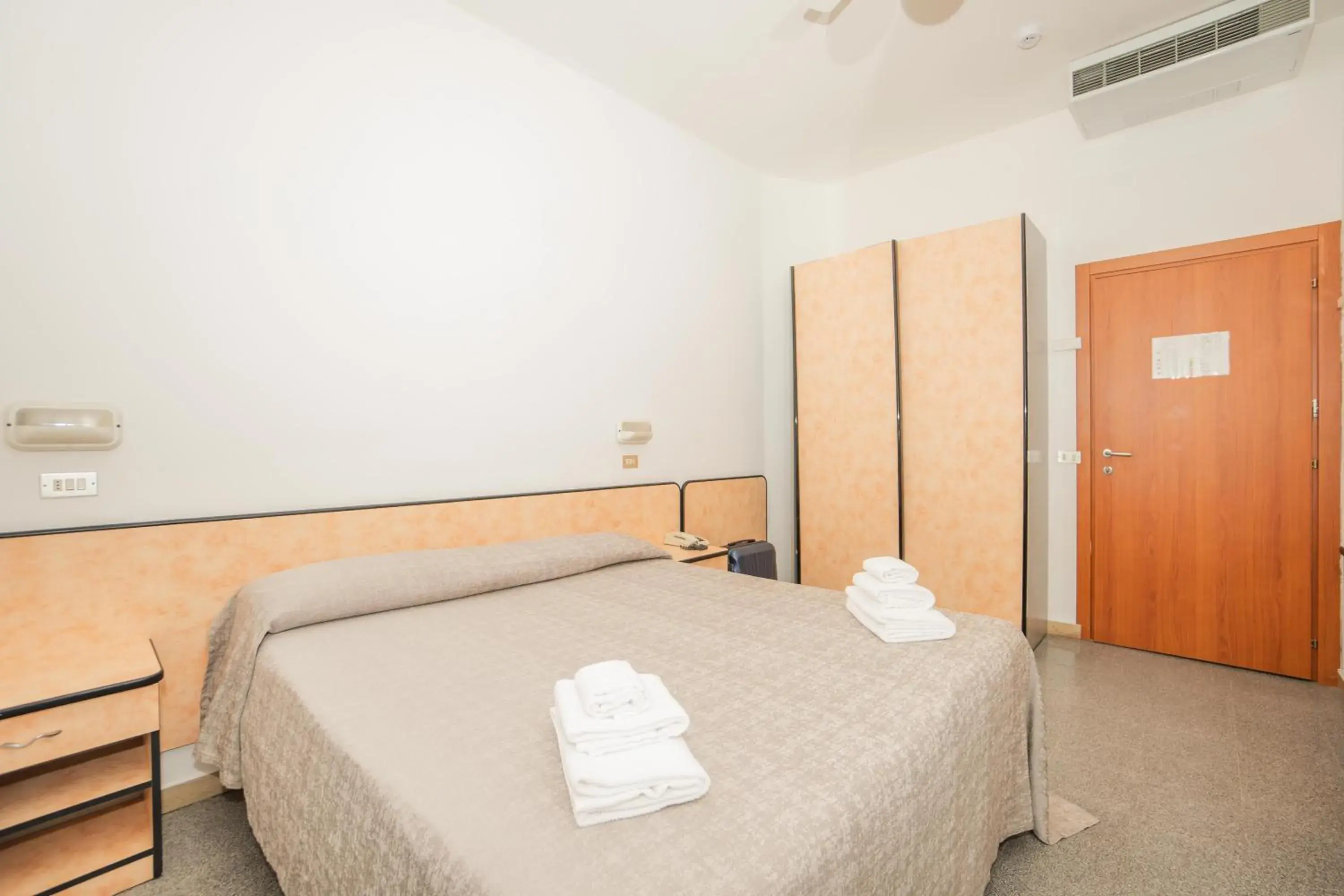 Double Room in Hotel Saint Louis Double Room in Hotel Saint Louis