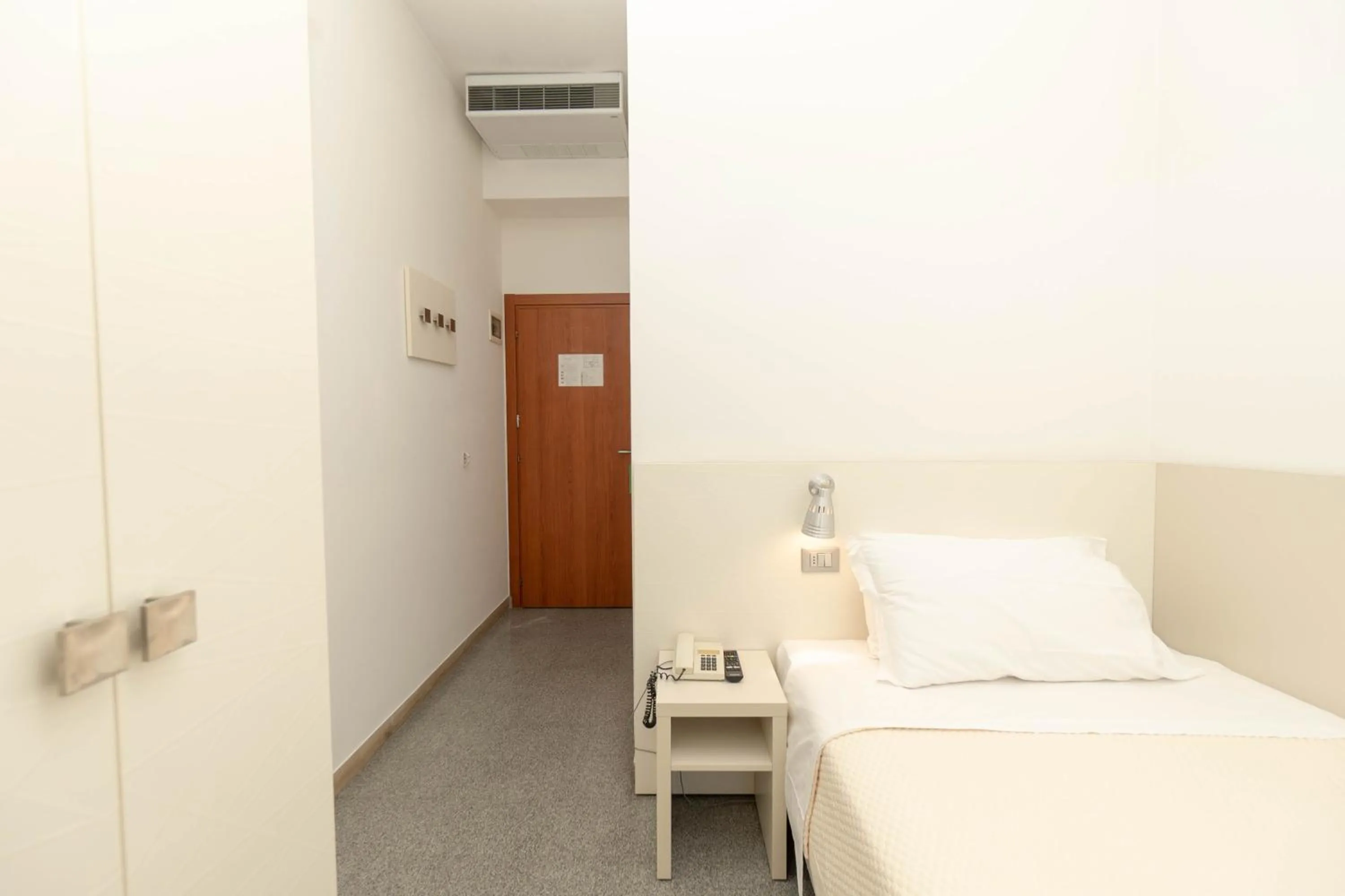 Bedroom, Bed in Hotel Saint Louis