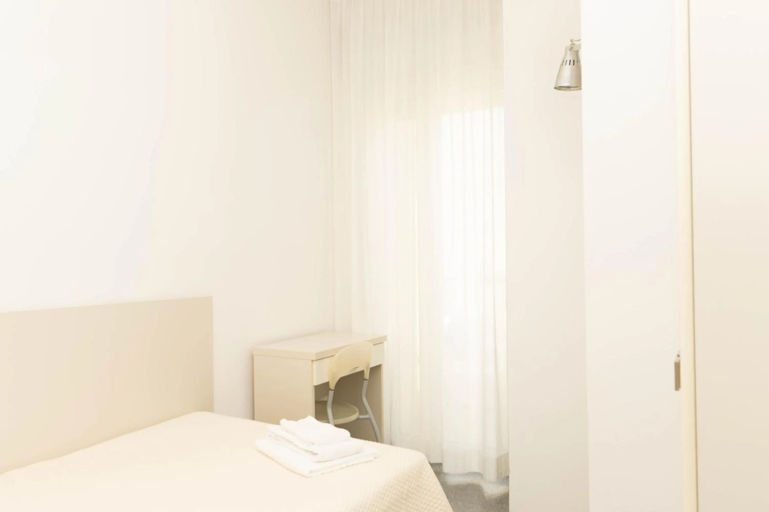 Bedroom, Bed in Hotel Saint Louis