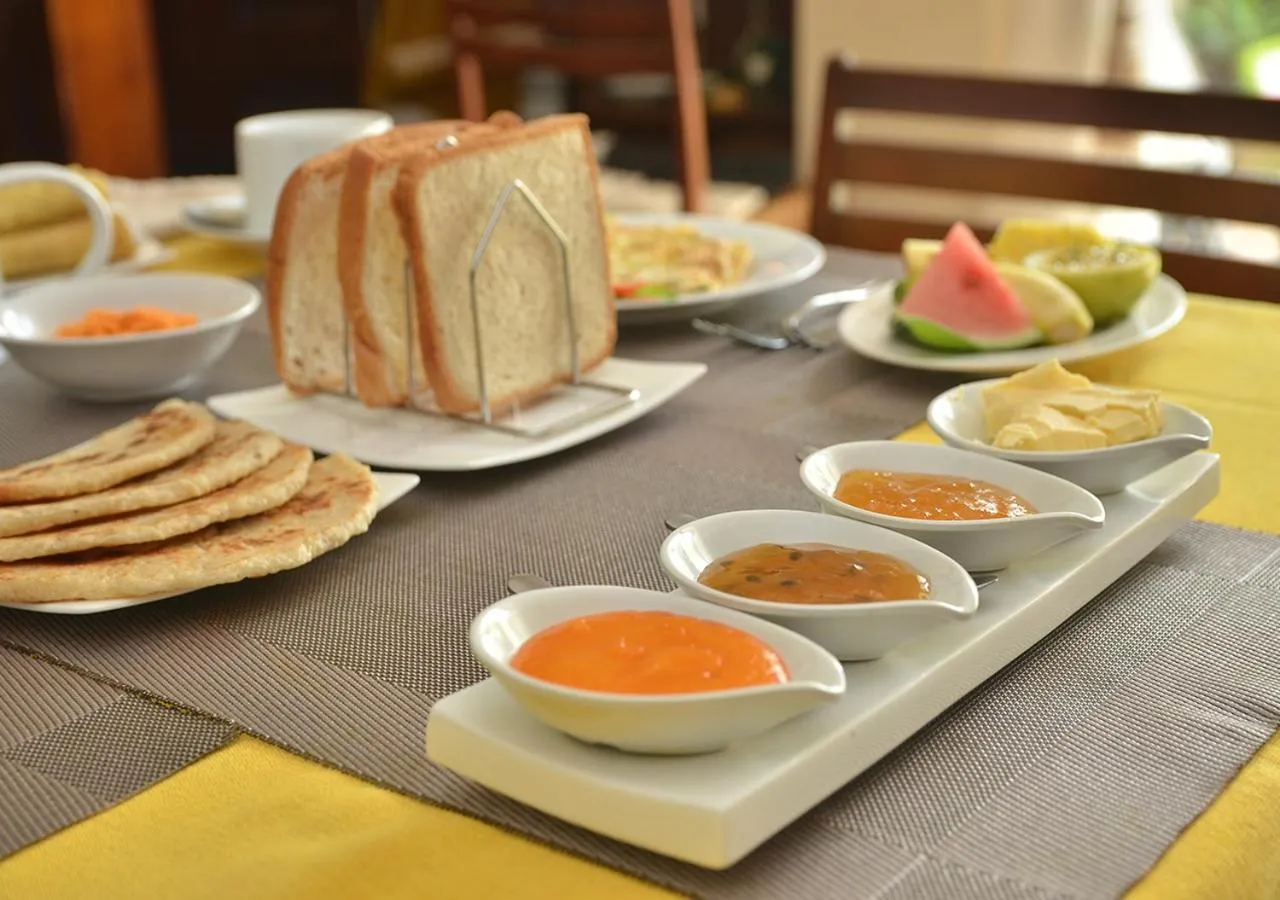 Restaurant/places to eat in Villa 49