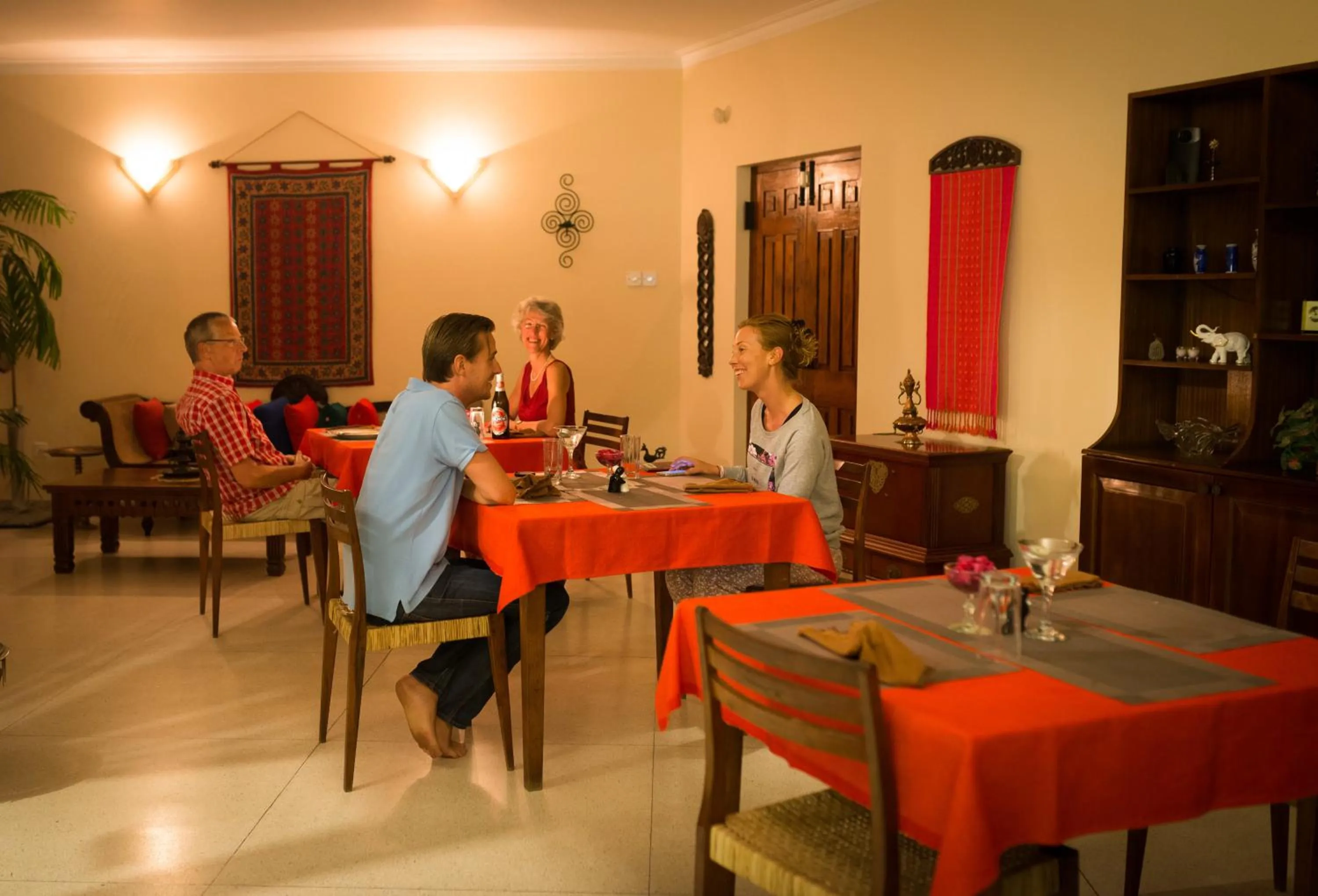 Restaurant/places to eat in Villa 49